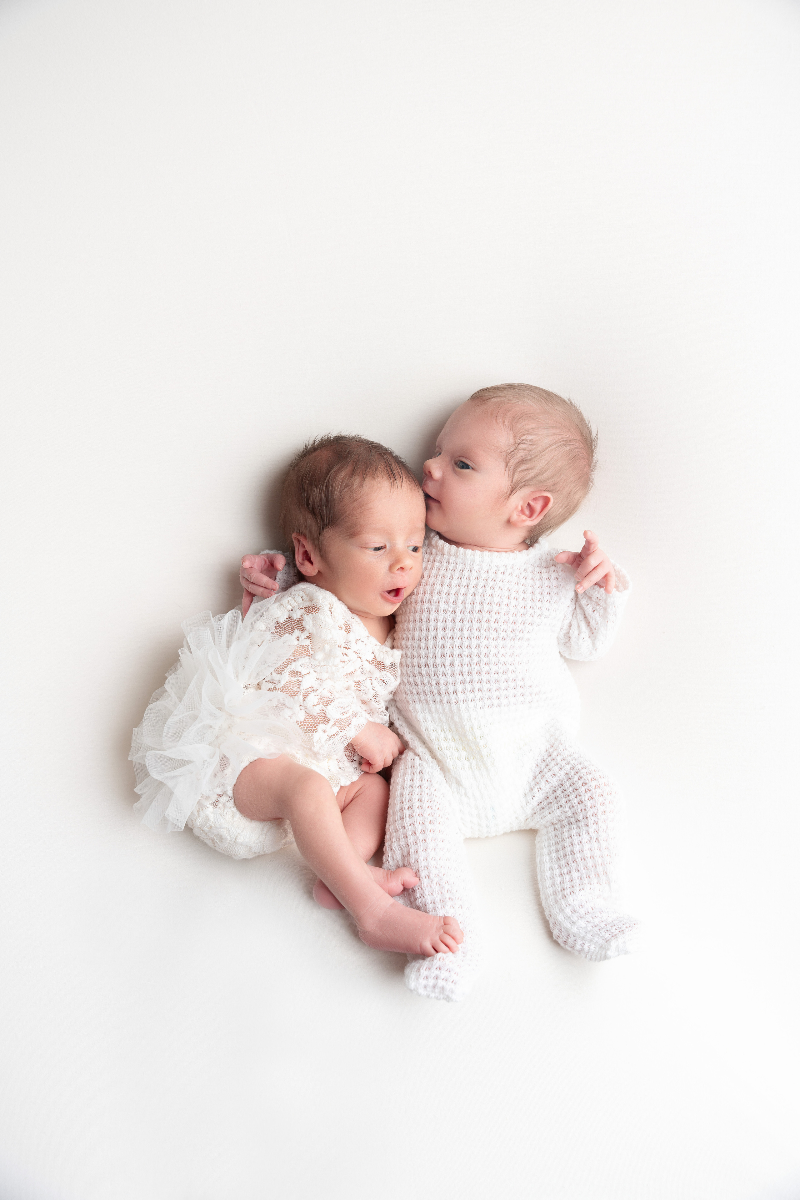 Ein doppelter Grund zum Lächeln: Unsere Zwillinge in zarten Pastelltönen