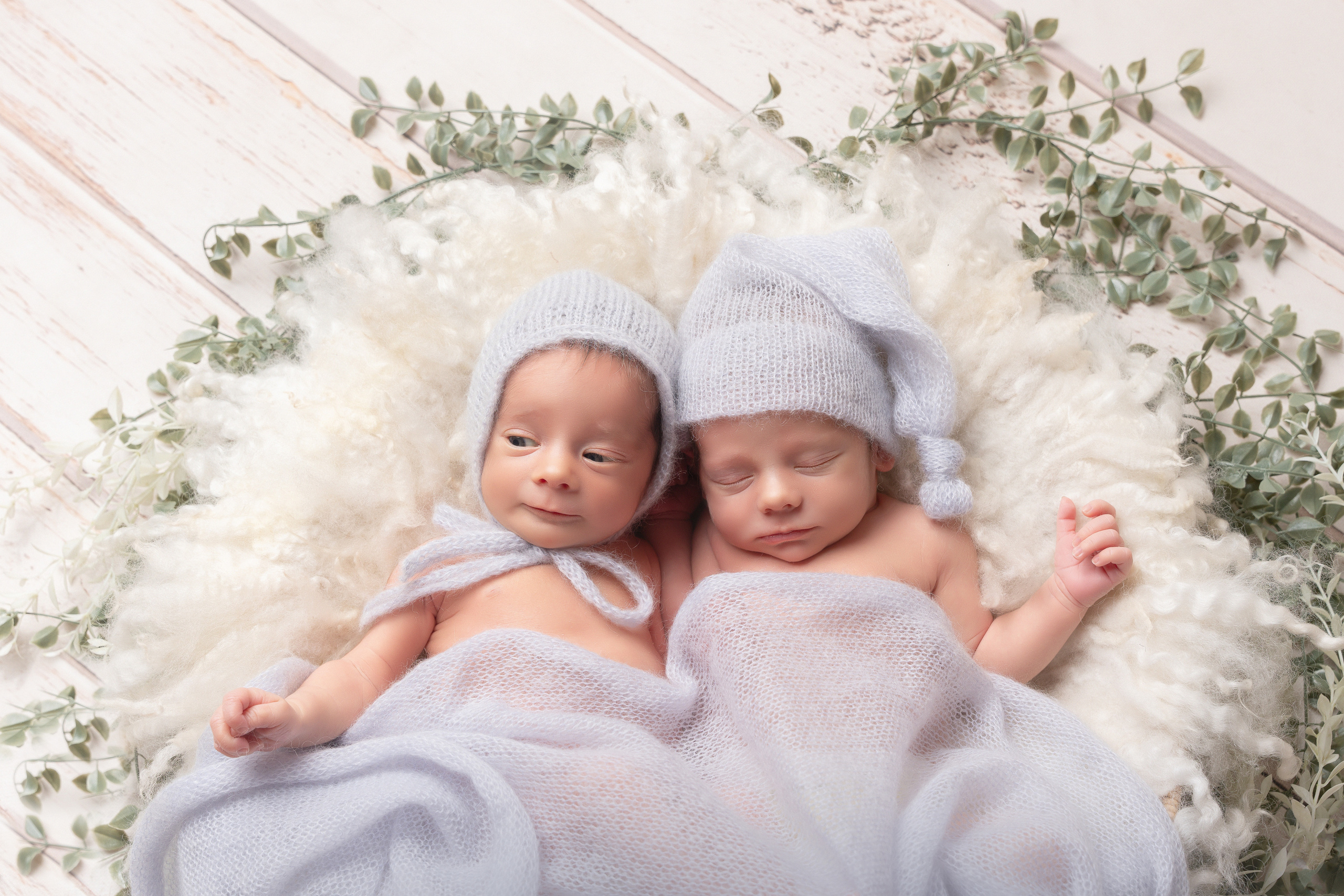 Unsere süßen Zwillinge in eleganten Outfits