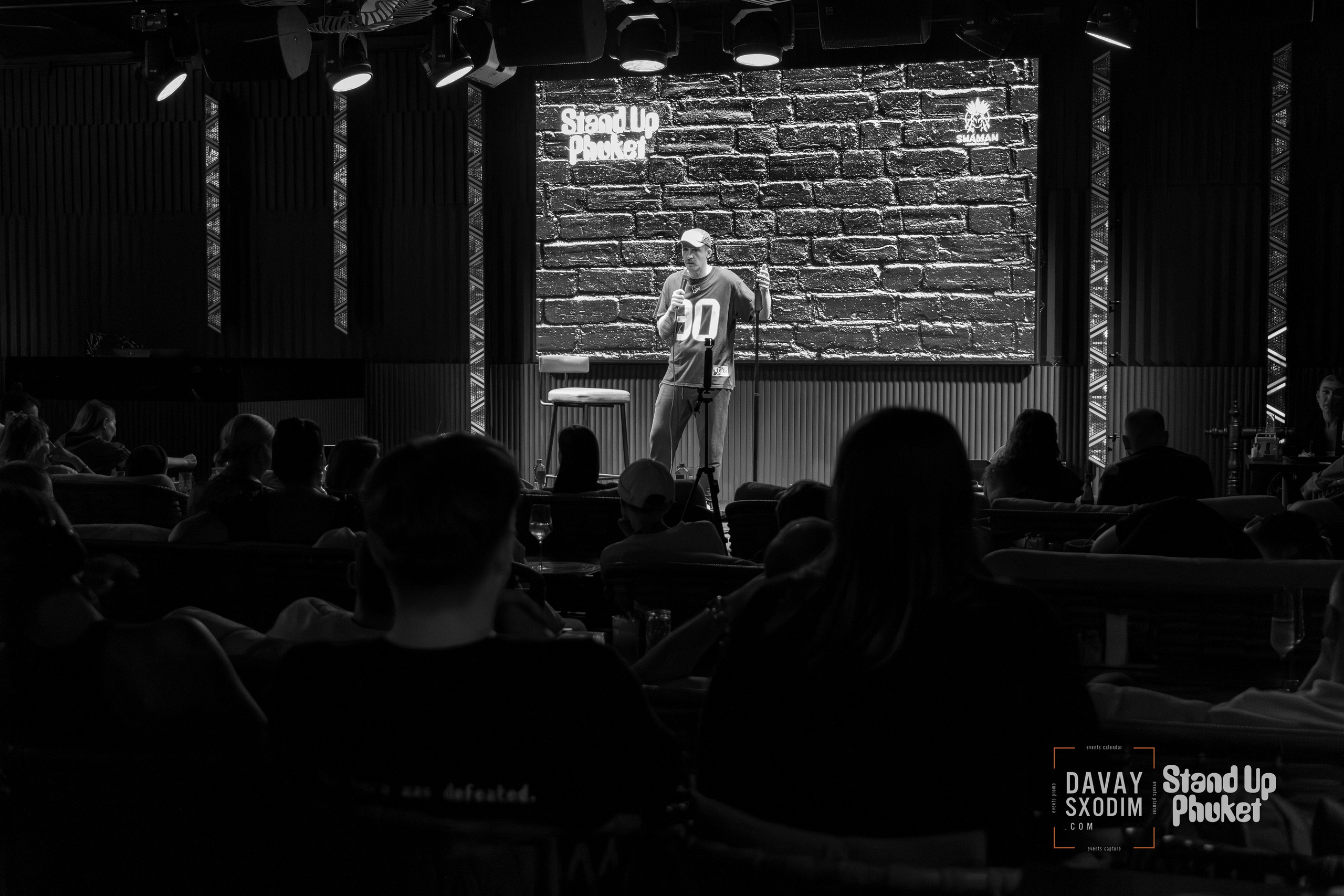 Standup Влада Лапина | Фоторепортаж | Афиша | DAVAYSXODIM.com PHUKET. АФИША|ФОТОРЕПОРТАЖИ|ИВЕНТЫ|ПХУКЕТ