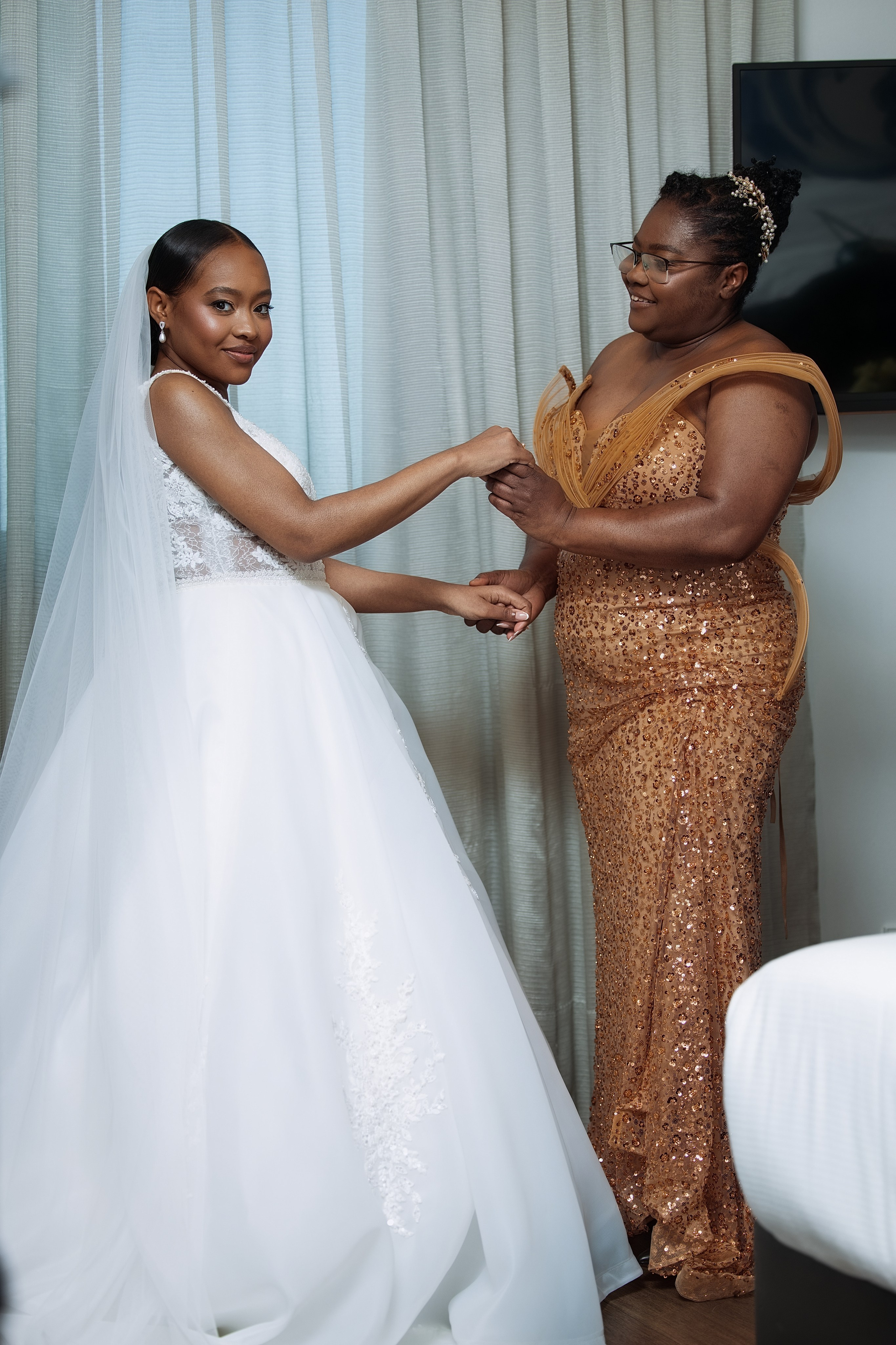 Nawik e Ethson. Fazemos o seu casamento ser lembrado por gerações