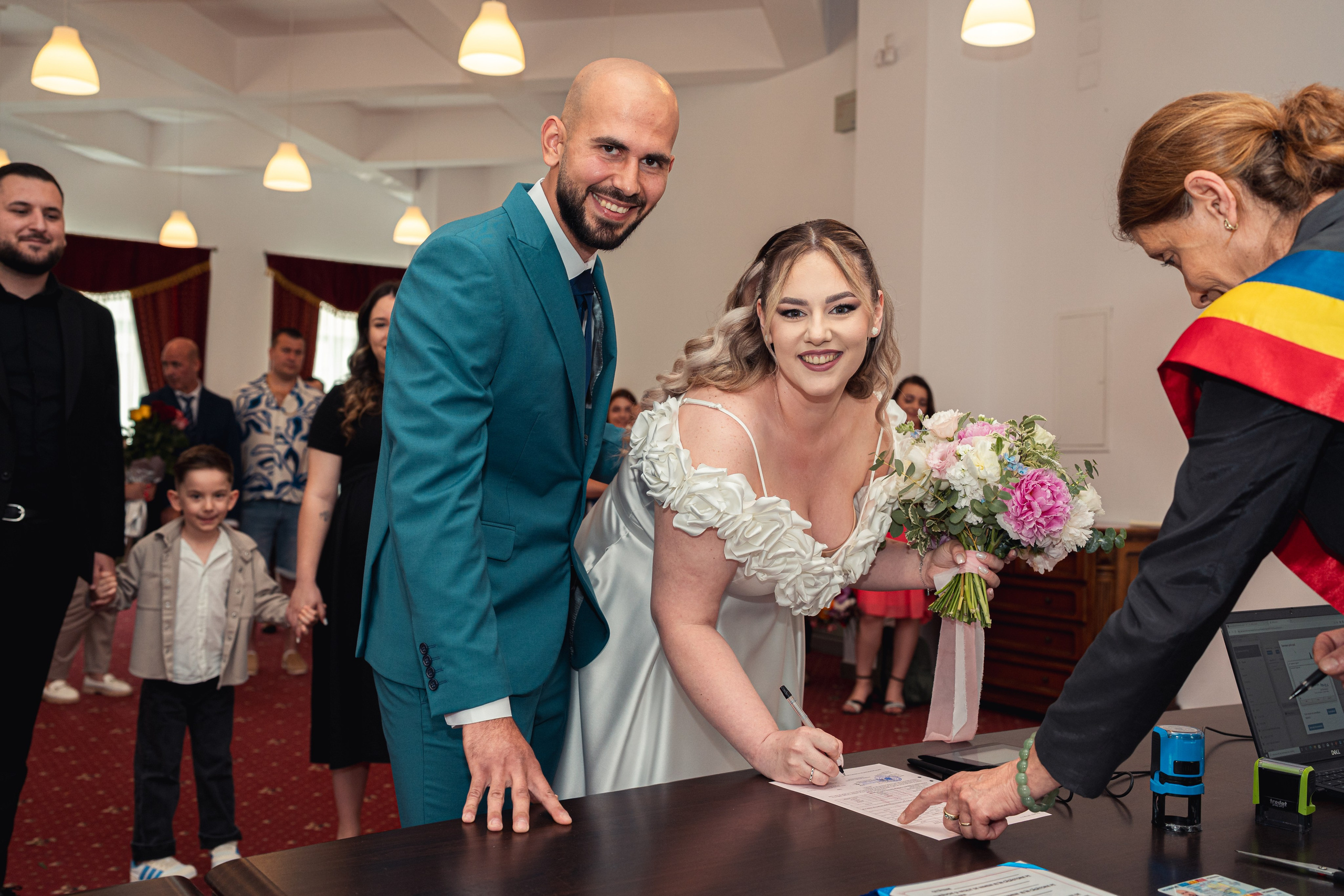 Cununie civilă - Mihaela și Alexandru. ALB — Alexandru-Laurențiu Bîrsan | Fotograf în București
