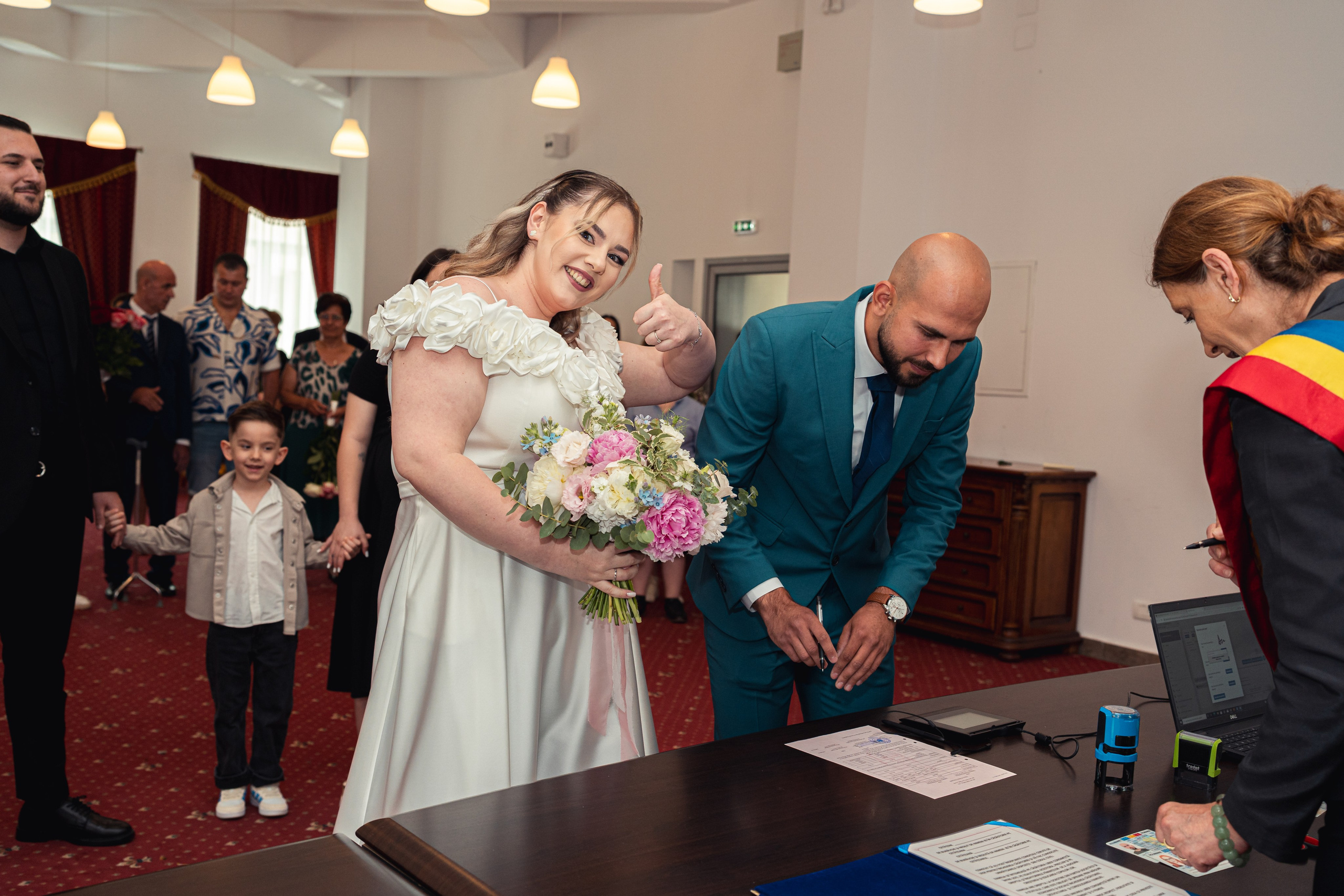 Cununie civilă - Mihaela și Alexandru. ALB — Alexandru-Laurențiu Bîrsan | Fotograf în București