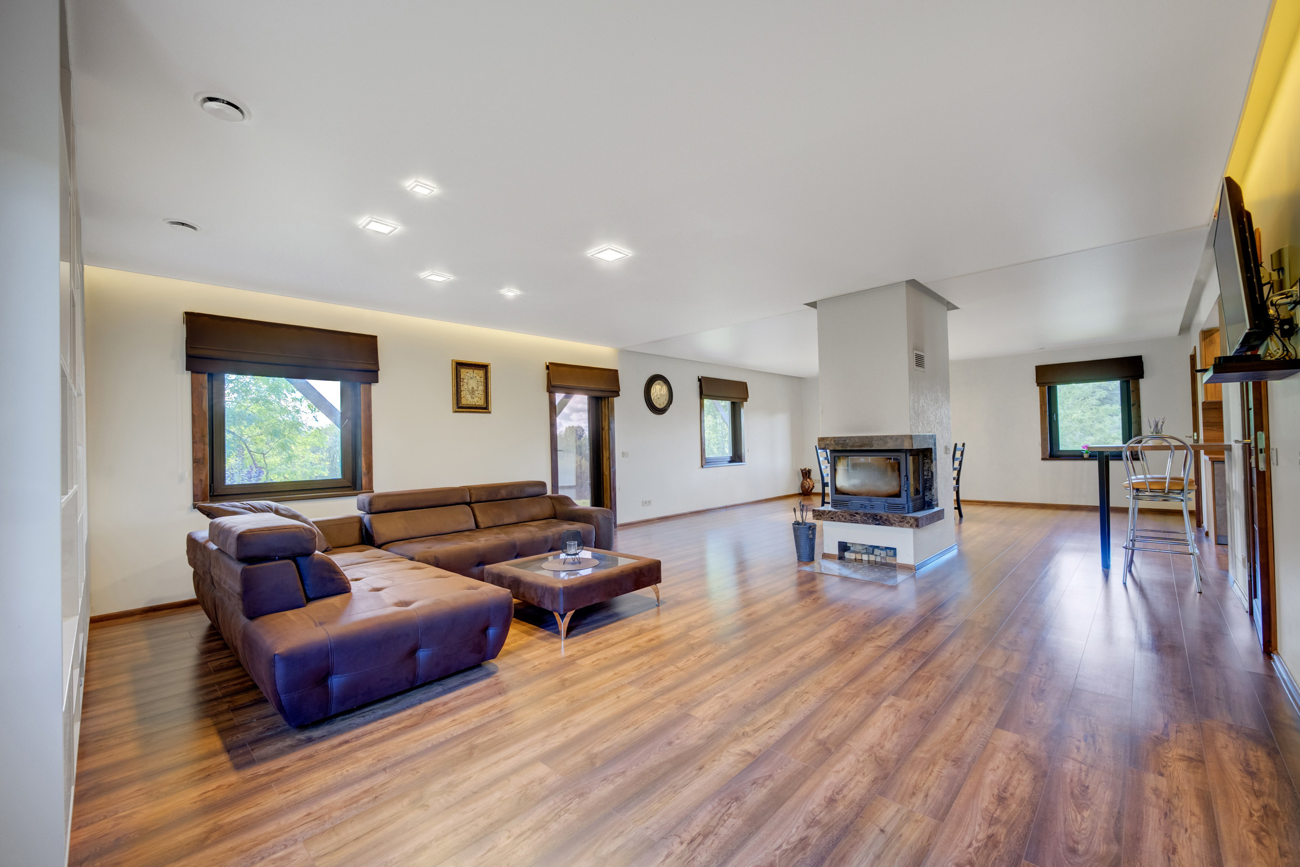 Sadyba Vinliaus r. prie ežero. Elina Sapiega fotografė Vilniuje