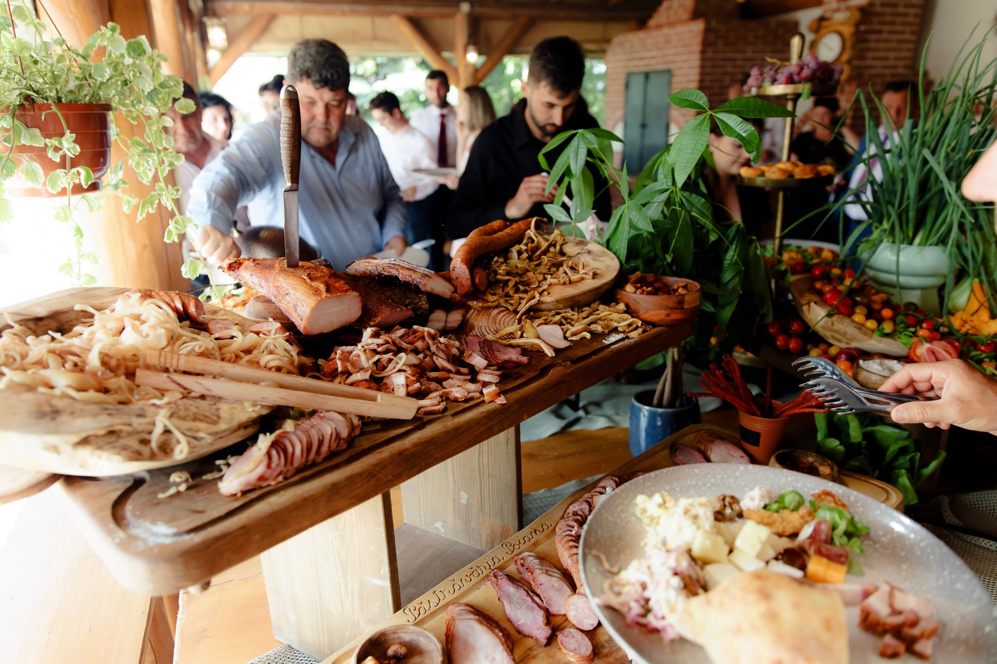 Ioana & Ionuț | Nuntă de poveste la Păstrăvăria Poiana din Mălini județul Suceava. Servicii foto-video profesionale, pentru momente de neuitat