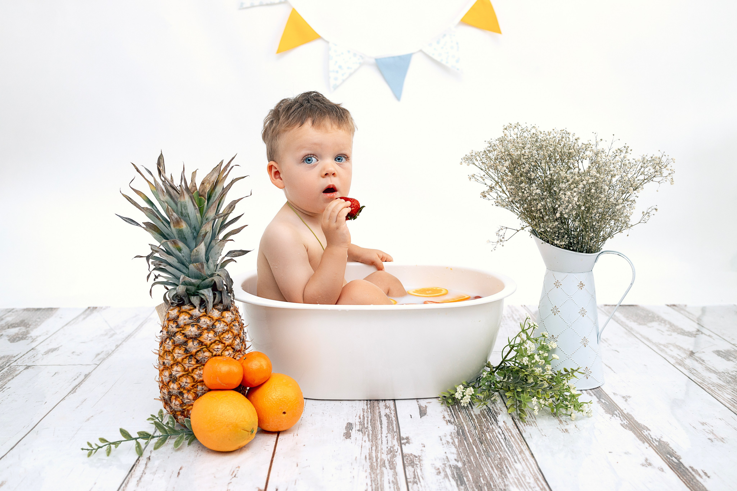 Milk bath. Anaeliseevaphoto.com
