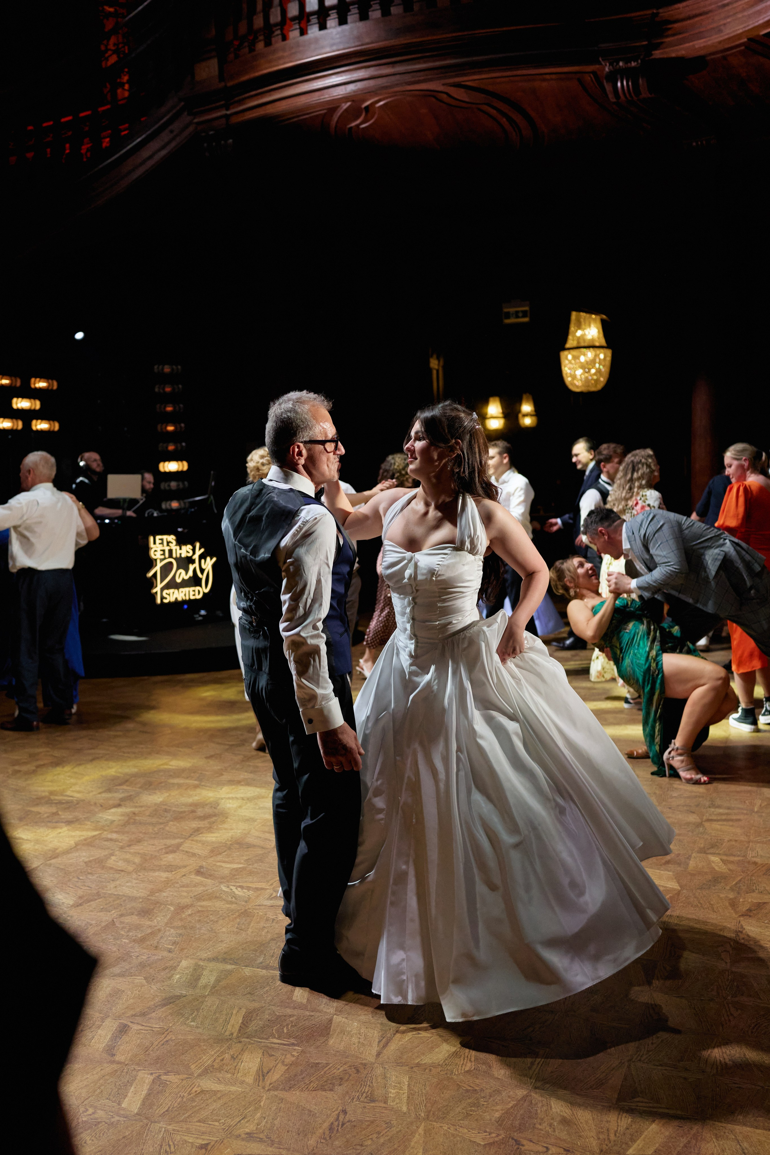 Wiktoria & Kacper. Pałac Goetz. Fotograf ślubny i rodzinny w Krakowie Yana Klymova