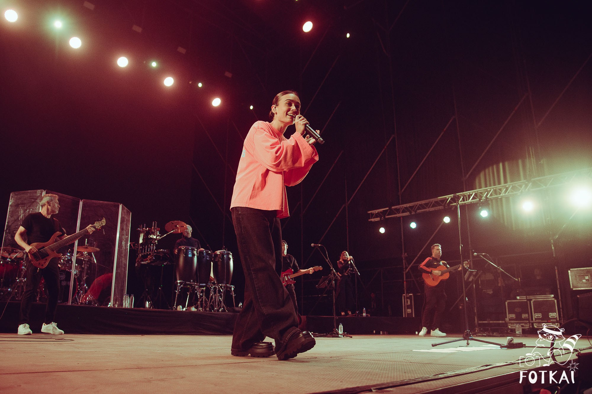 Marta Santos — Fotos del concierto en Alicante 2026: pop flamenco en El Muelle Live | FOTKAI