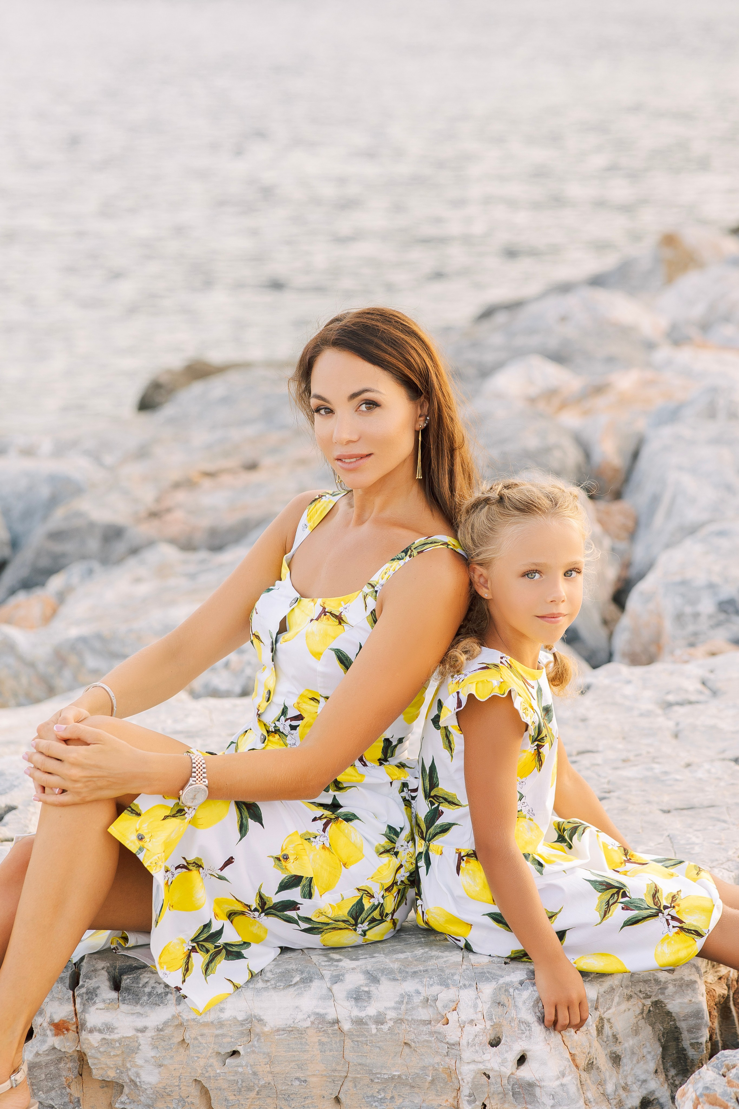 Фотограф в Алания. Фотосессия для большой и нарядной семьи в порту Аланьи.Семейная съемка в порту. Морская прогулка для всей семьи. Фотограф в Алании в Турции, Аланья, Сиде, Белек, Анталия, Кемер, Конаклы, Окурджалар. Фотосъемки в Алании. Фотосессия в Алания.Алсу Девели