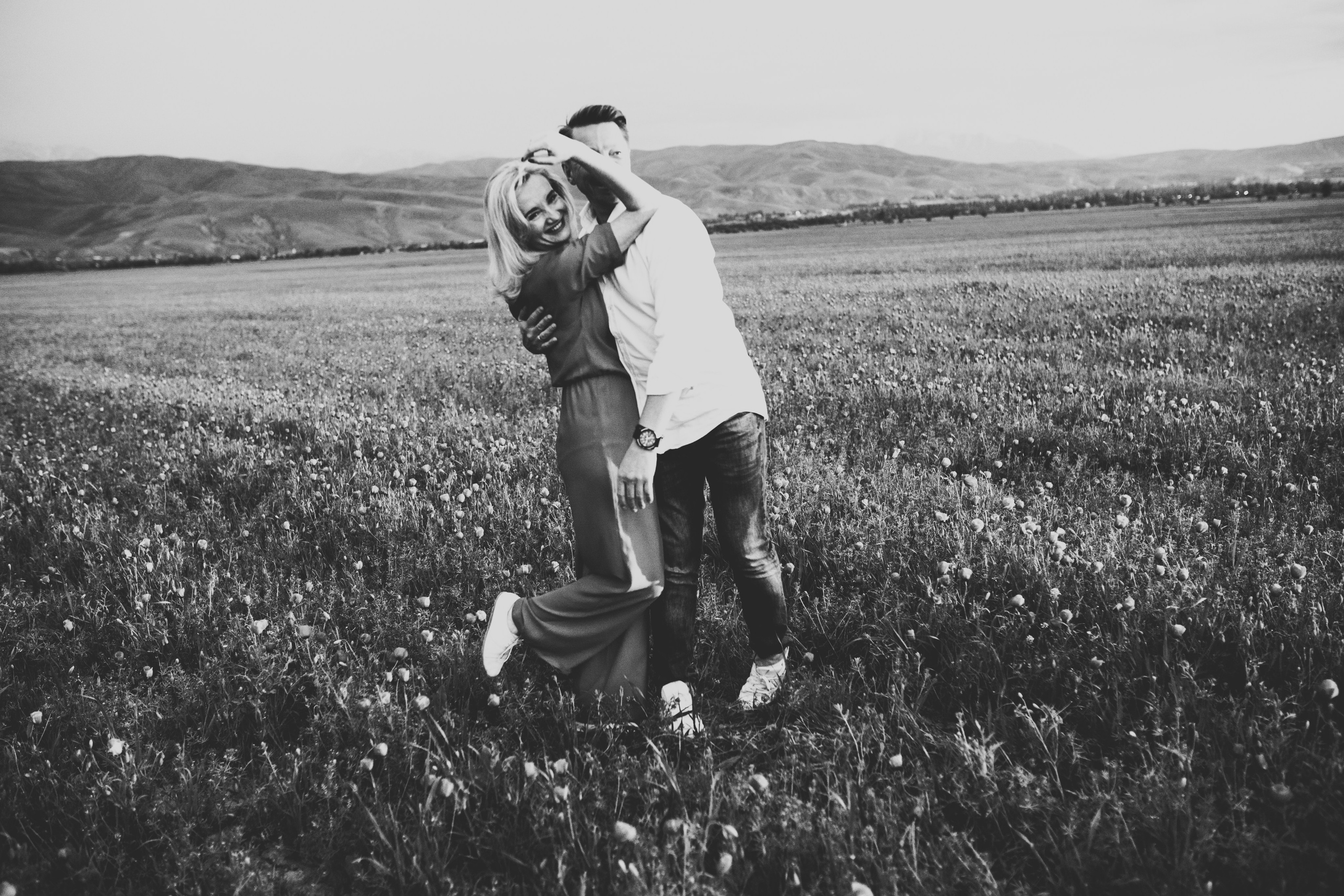 В маках. Валерия Вартанова. Фотограф