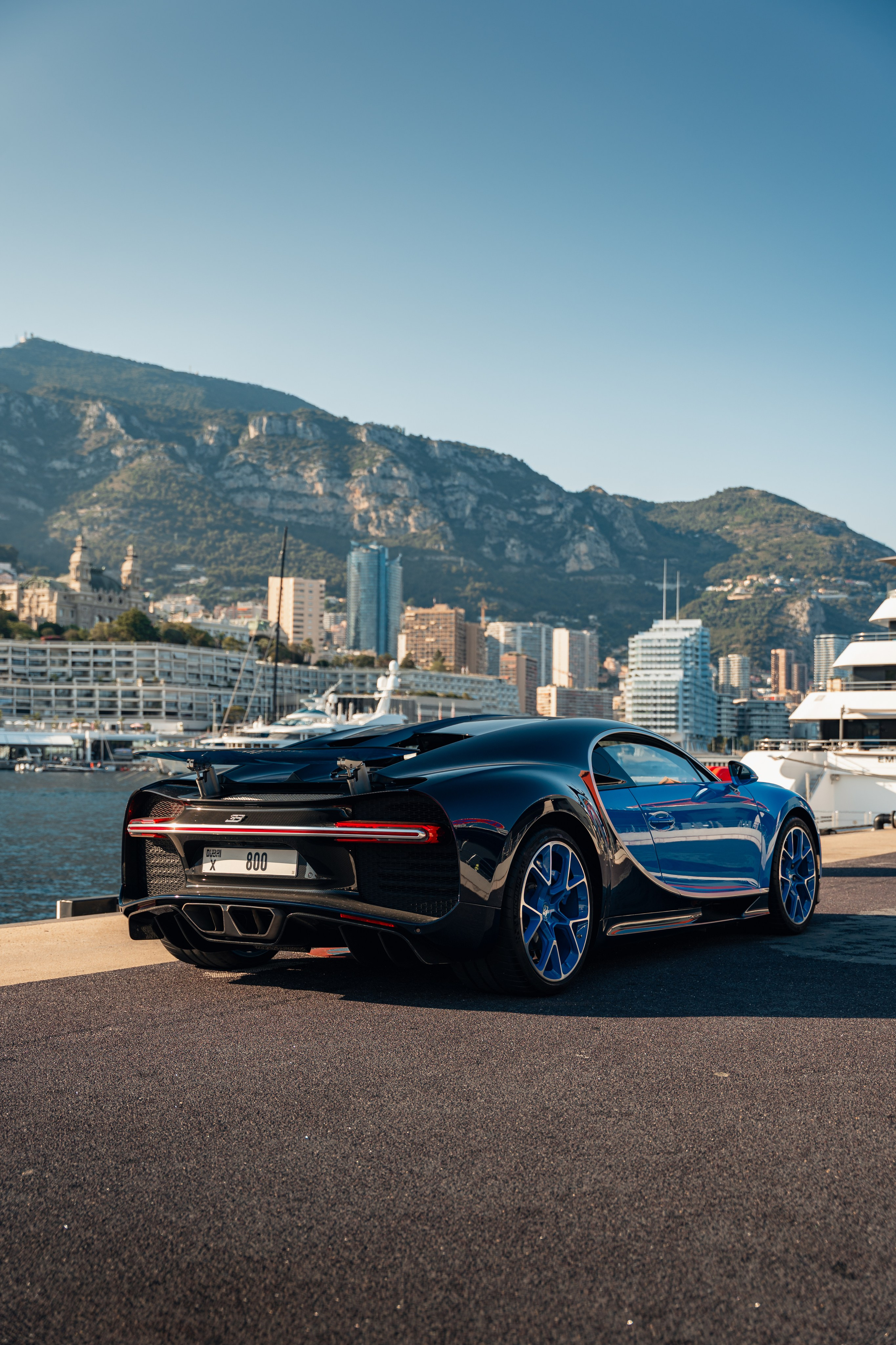 Bugatti Chiron. Photographer in Paris — Vitalii Motruk