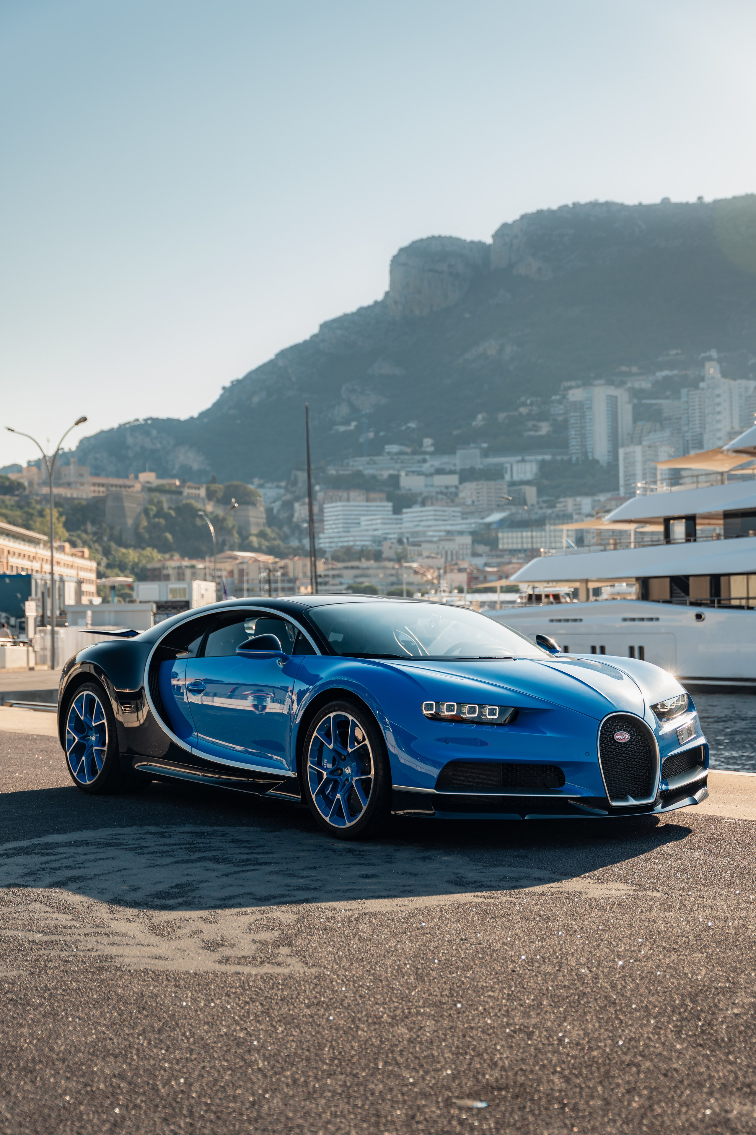 Bugatti Chiron. Photographer in Paris — Vitalii Motruk