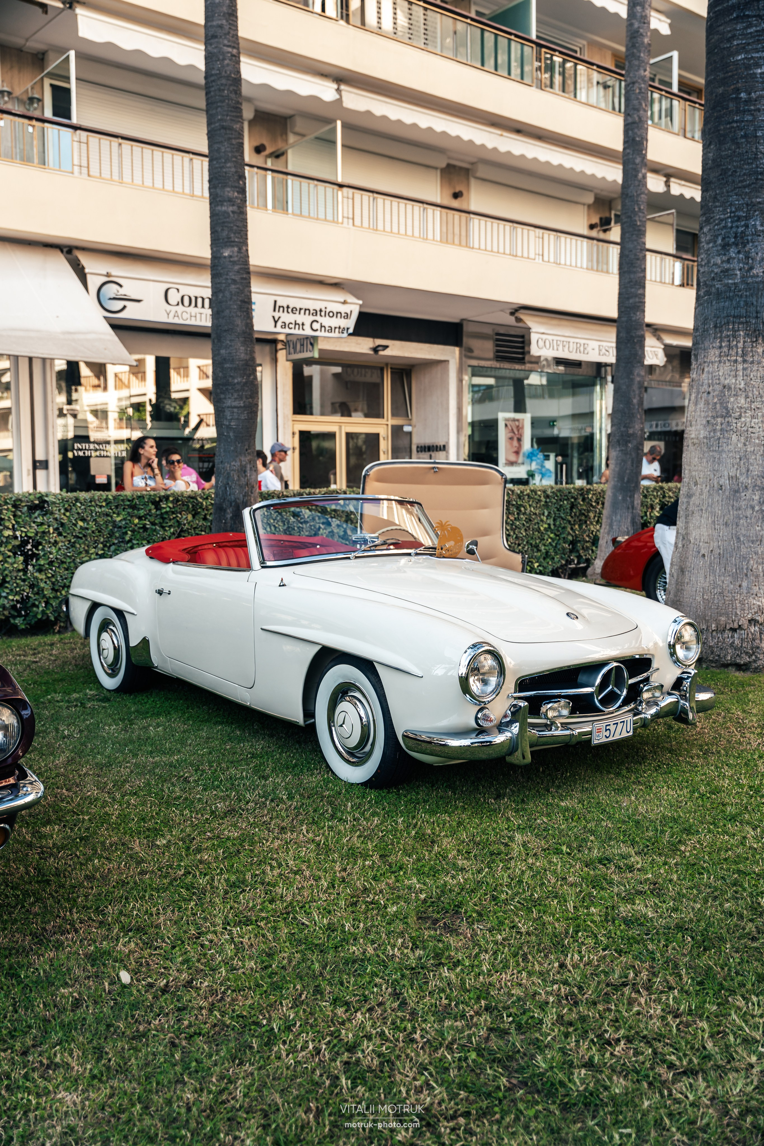 Cannes French Riviera Concours. Photographe de voitures à Paris — Vitalii Motruk