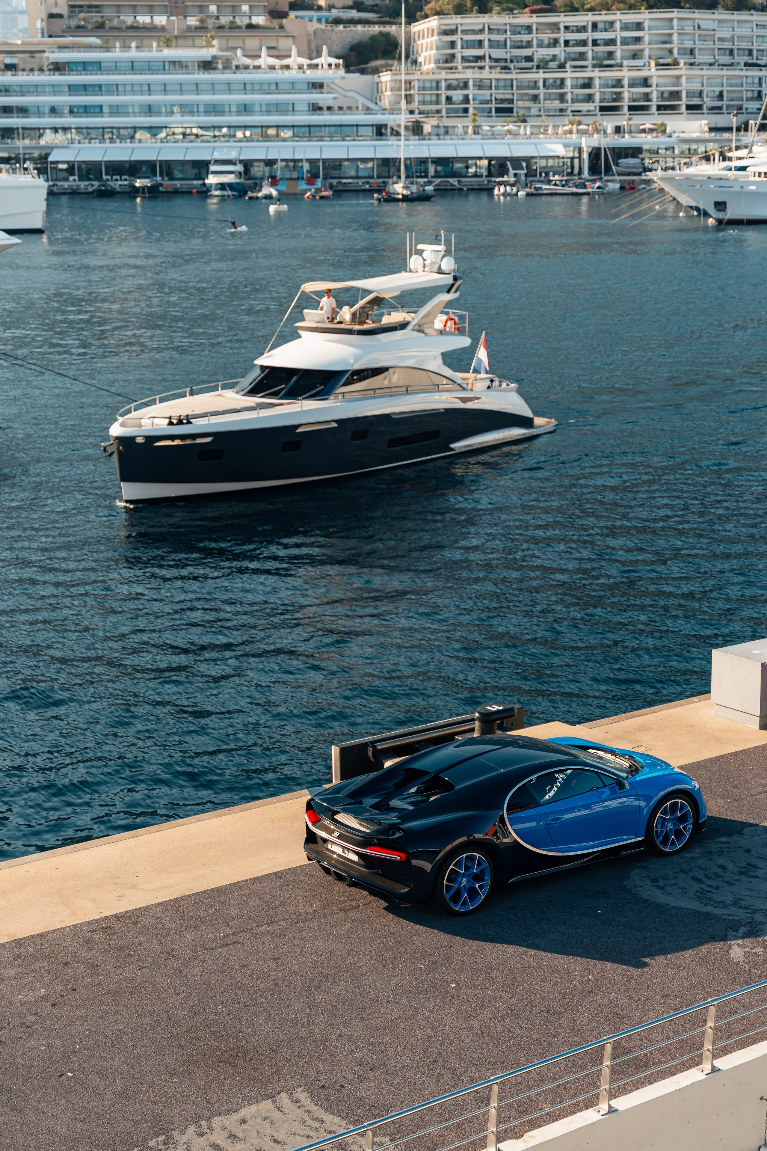 Bugatti Chiron. Photographer in Paris — Vitalii Motruk