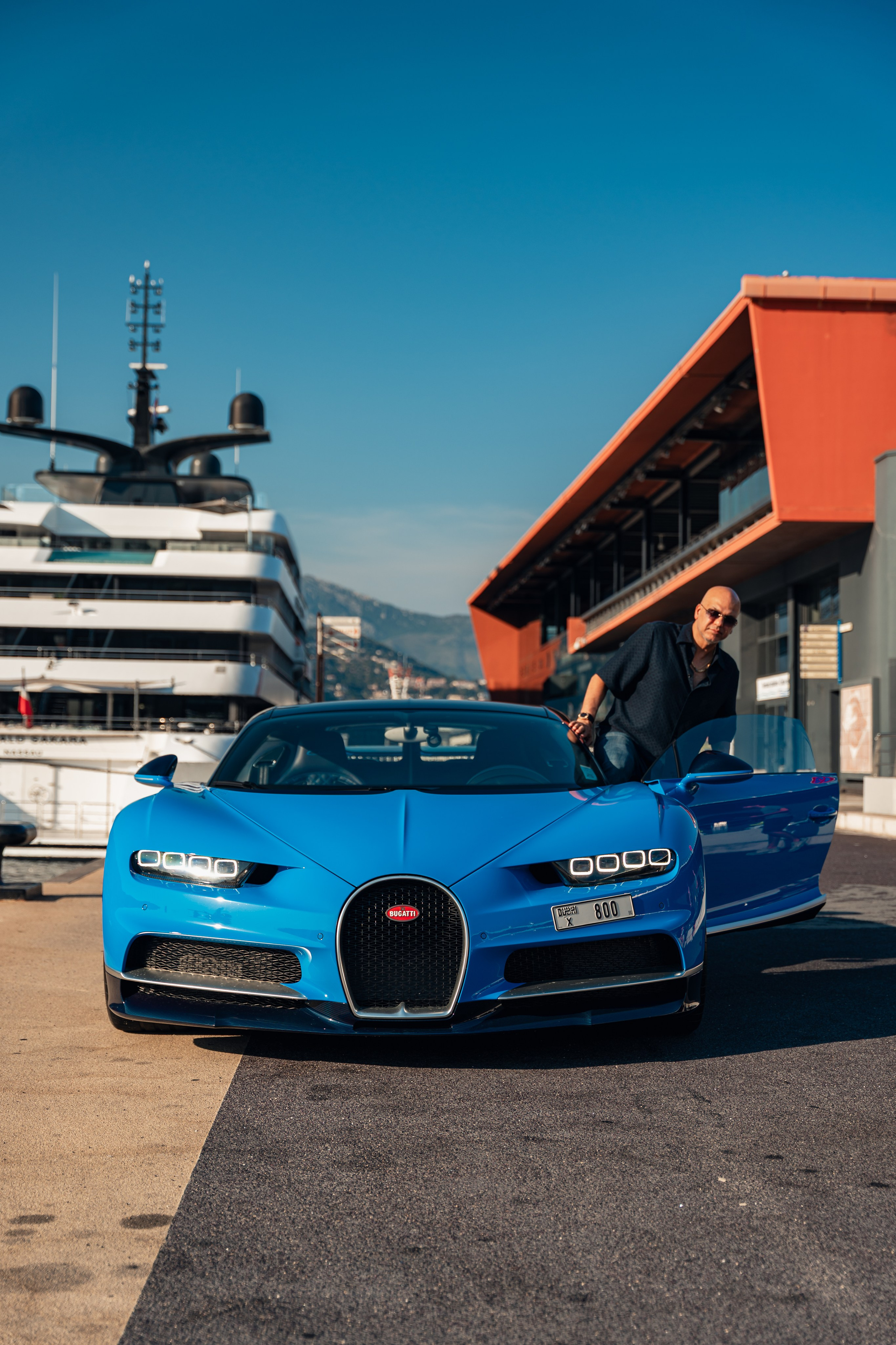 Bugatti Chiron. Photographer in Paris — Vitalii Motruk