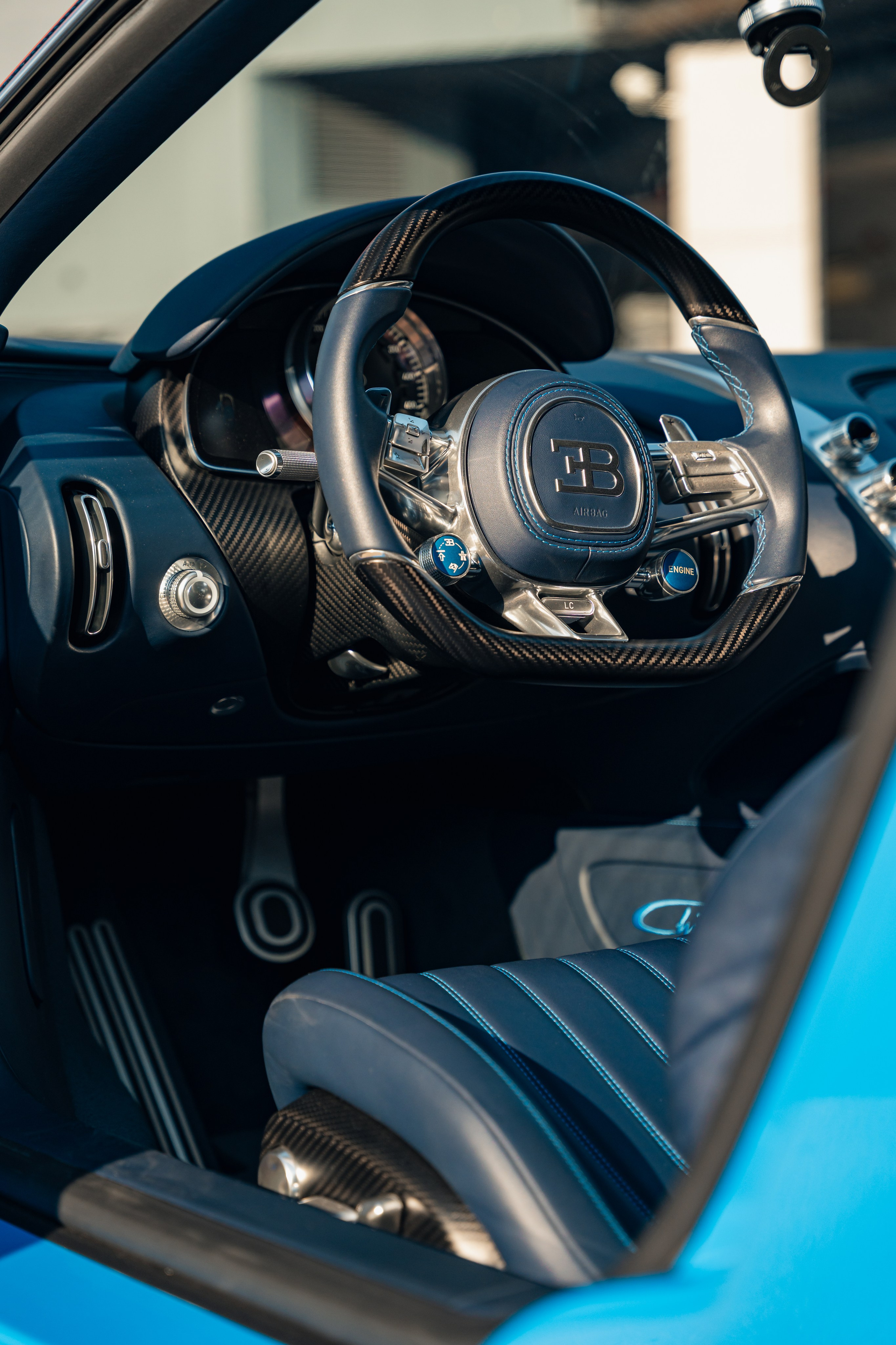 Bugatti Chiron. Photographer in Paris — Vitalii Motruk