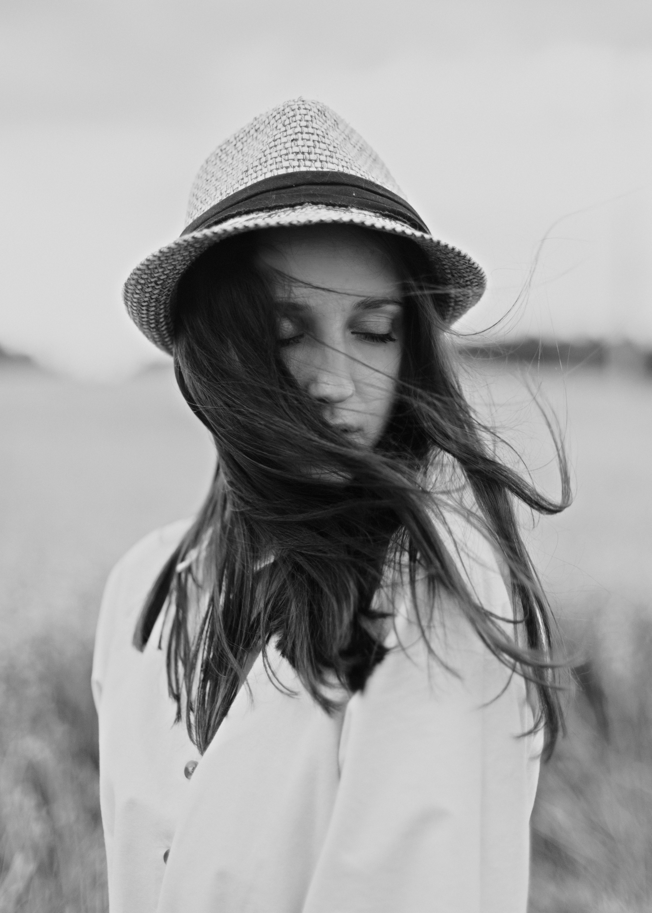 Katya | tenderness in the field. Kaja | fotograf psów we Wrocławiu