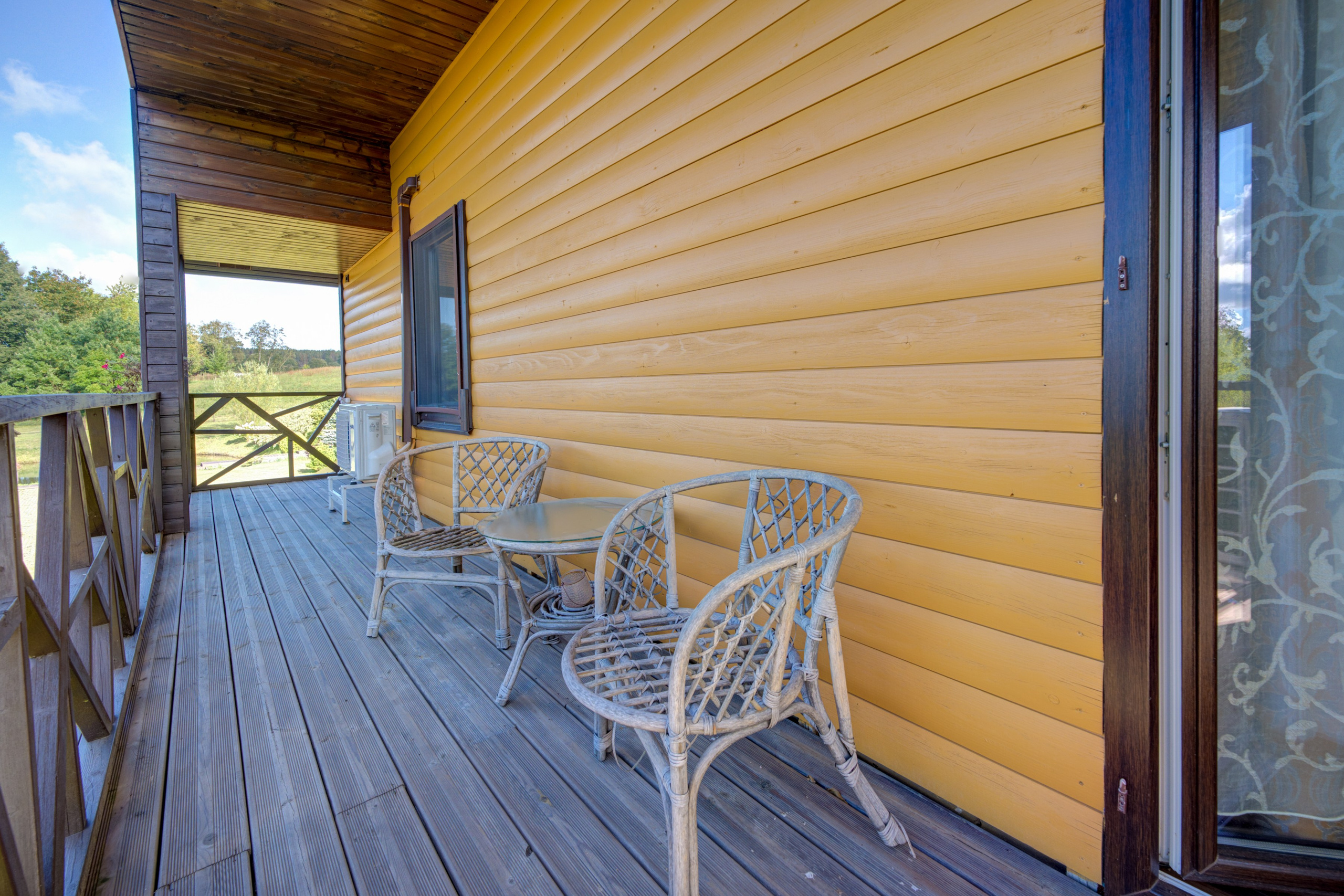 Sadyba Vinliaus r. prie ežero. Elina Sapiega fotografė Vilniuje