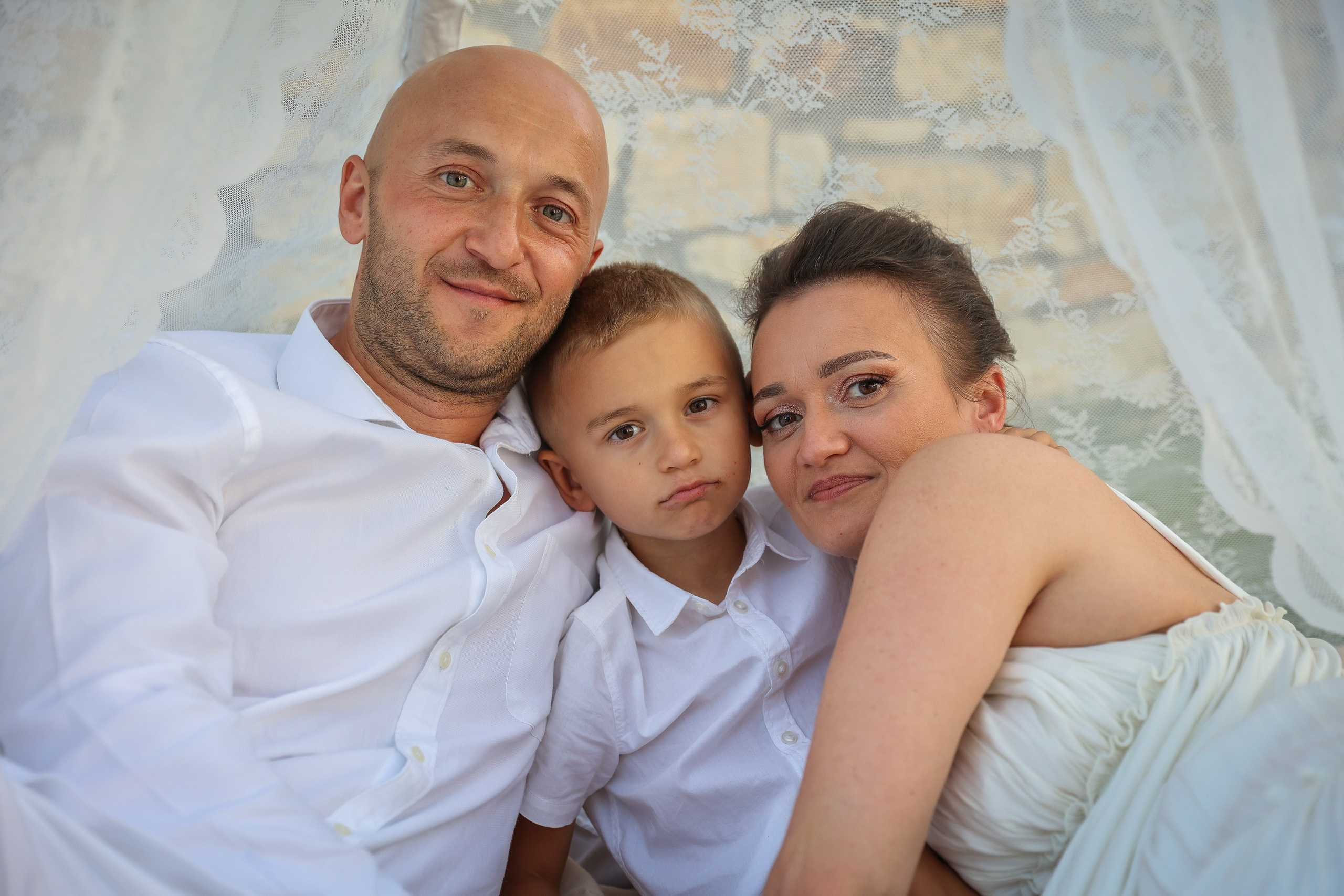 Nunta Cosmin și Simona de la La Moșu a fost exact genul de eveniment care demonstrează cât de frumoasă poate fi o nuntă în aer liber. Rares Bucur is a professional wedding photographer based in Cluj-Napoca, Romania, specializing in wedding photography