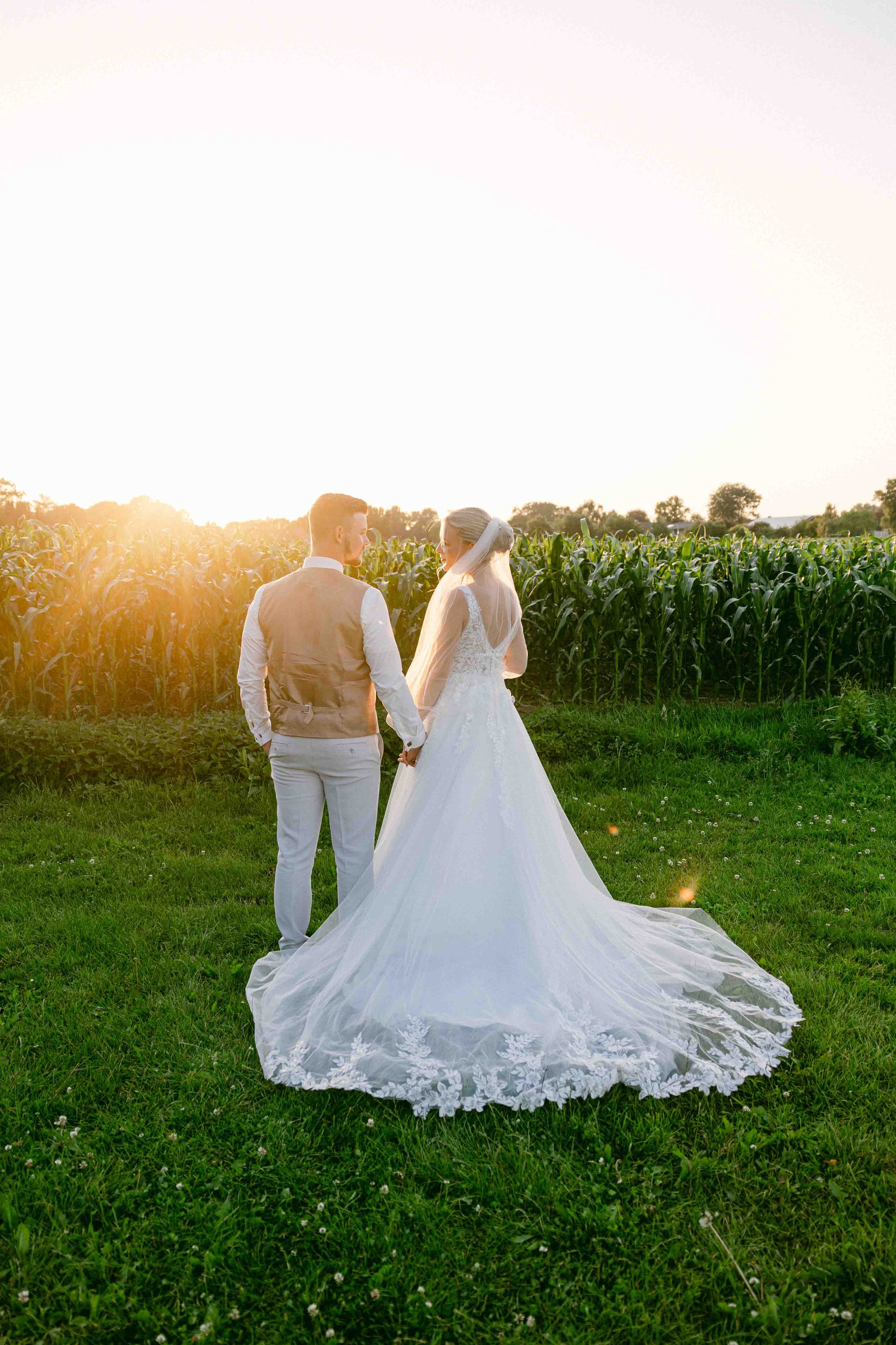 sonnenuntergang fotoshooting bei hochzeit im ak happiness 