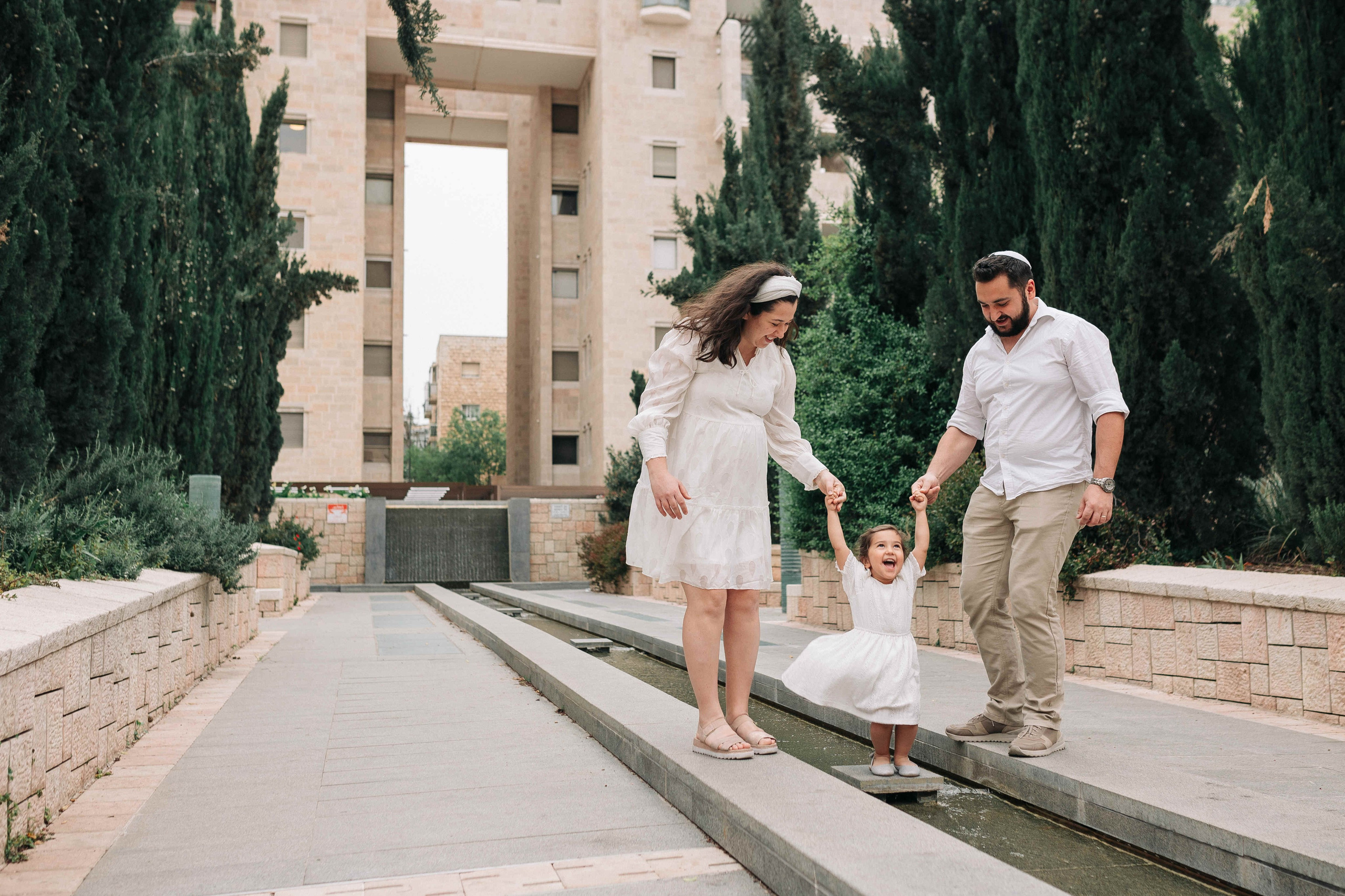 EXPECTING A BABY, JERUSALEM. PHOTOGRAPHER IN ISRAEL