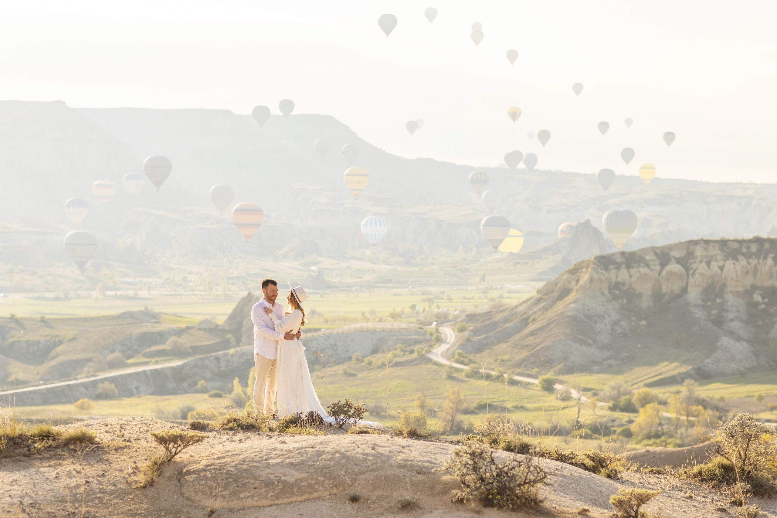 Elegant Wedding Photoshoot with a Flowing Dress and Balloons in Cappadocia. Julia Ganch I Fashion Wedding Photography I Cappadocia Turkey