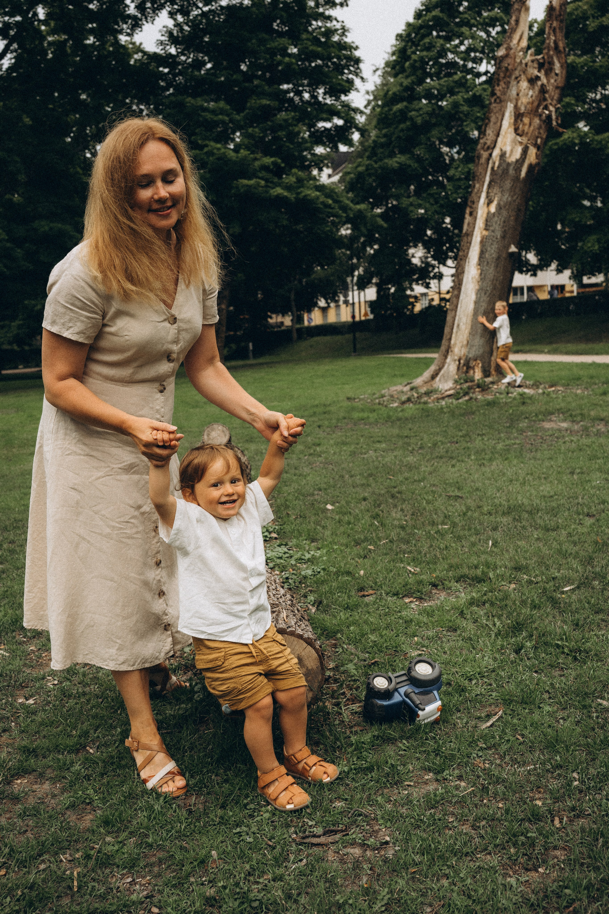 Kaivopuisto. Wedding and potrait photographer in Helsinki Vickan O