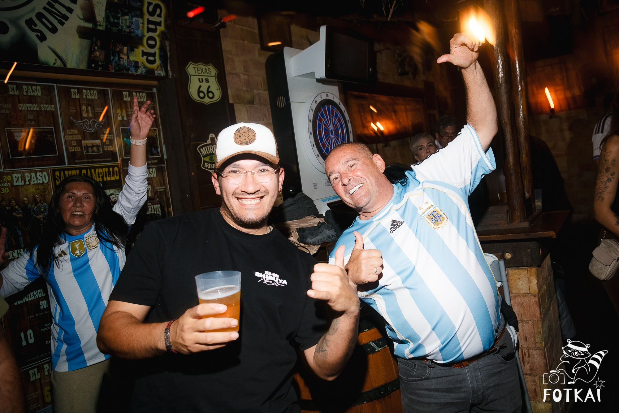 Los Ekilibristas de la Cuerda Floja — Фото с концерта в Торревьехе, 2026 | FOTKAI