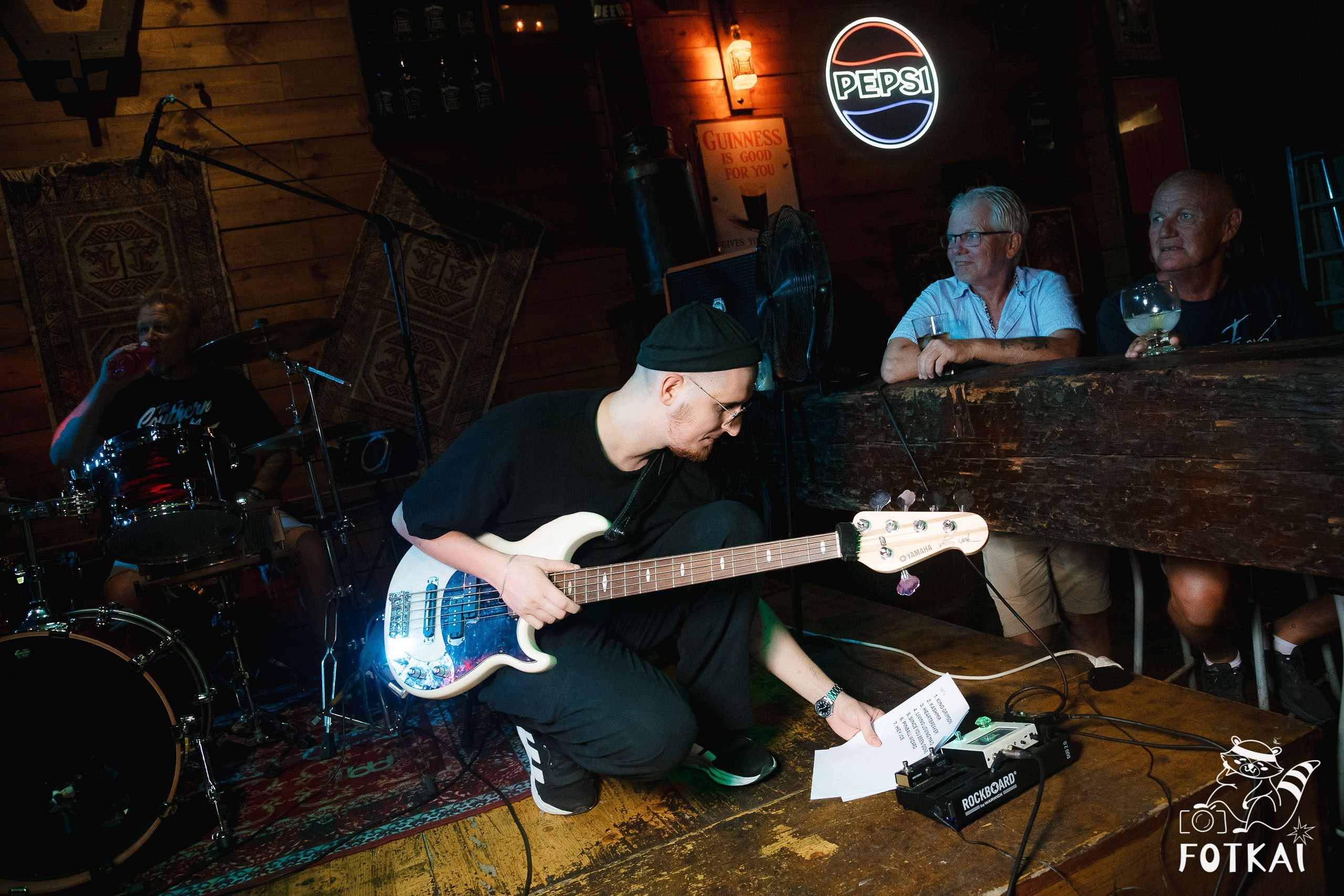 MonTorre Band en El Paso Rock Bar Torrevieja: Reportaje fotográfico 27.09.25 | FOTKAI