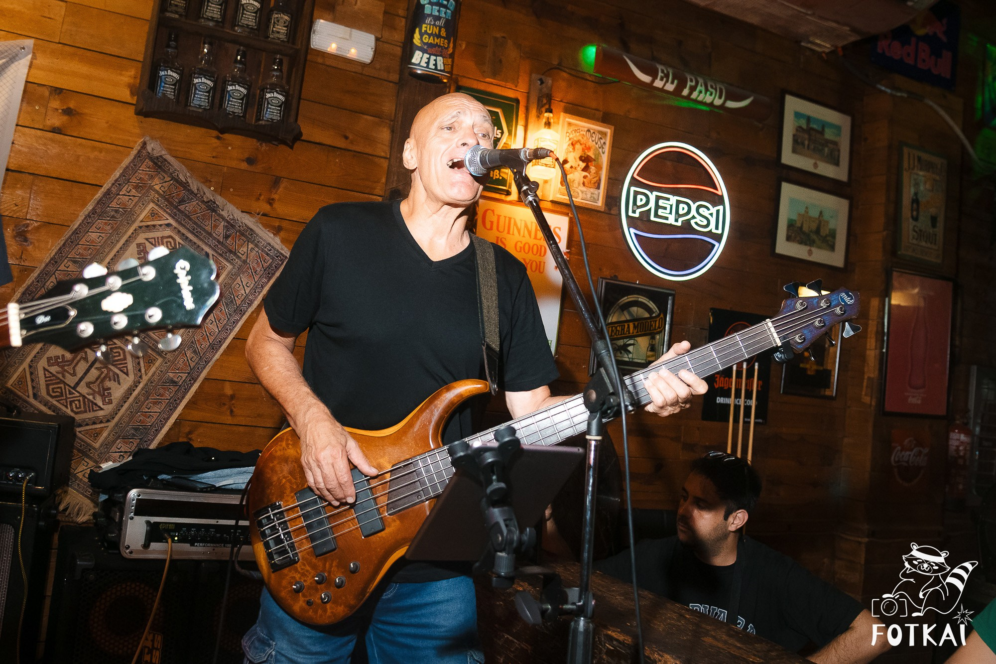Jam Night в баре El Paso, Торревьеха — фоторепортаж живого джем-сейшена, июнь 2026 | FOTKAI