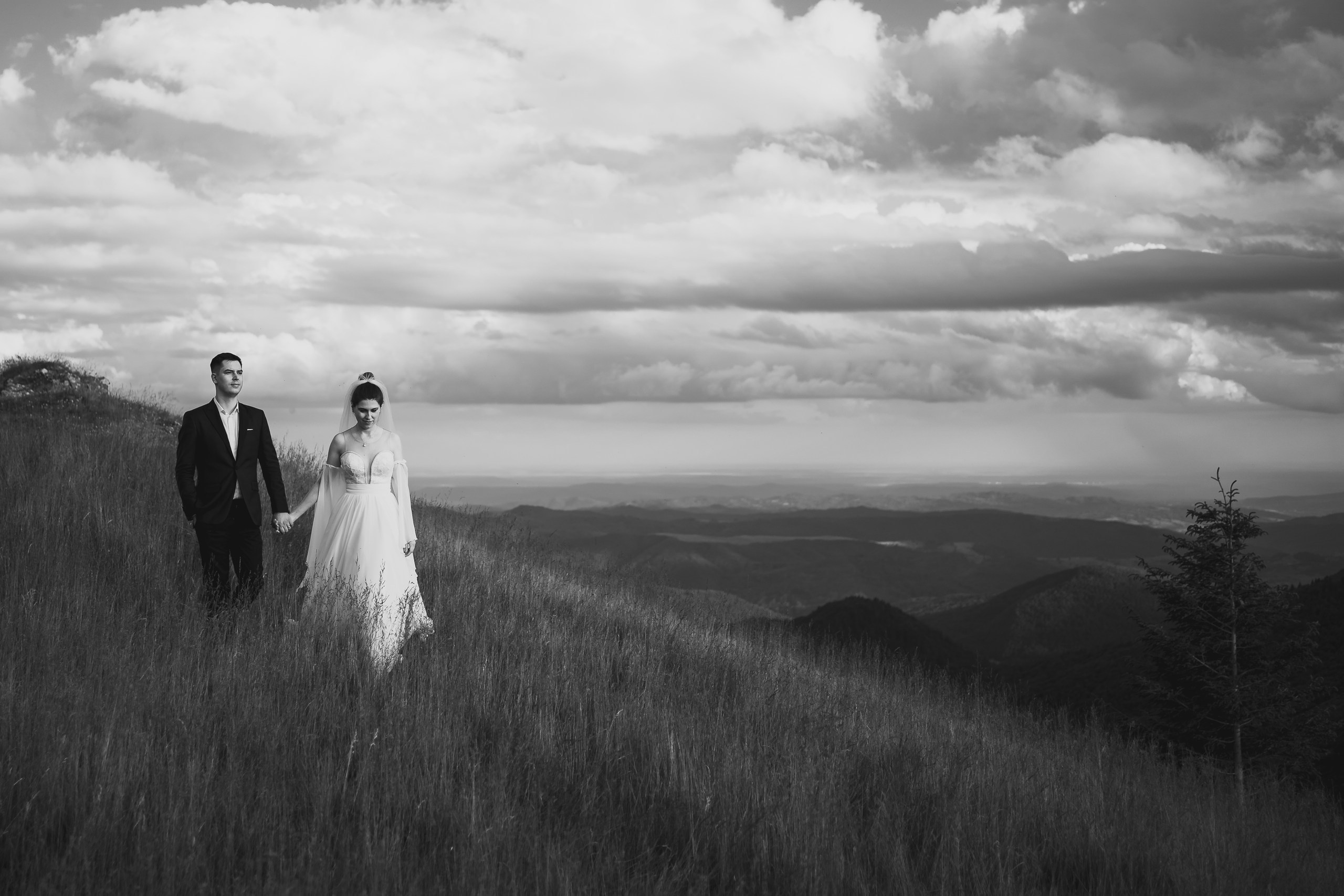 Trash the dress — Lorena&Adi  - Mihai Popa. Mihai Popa |Wedding Photographer | Worldwide | Bucharest