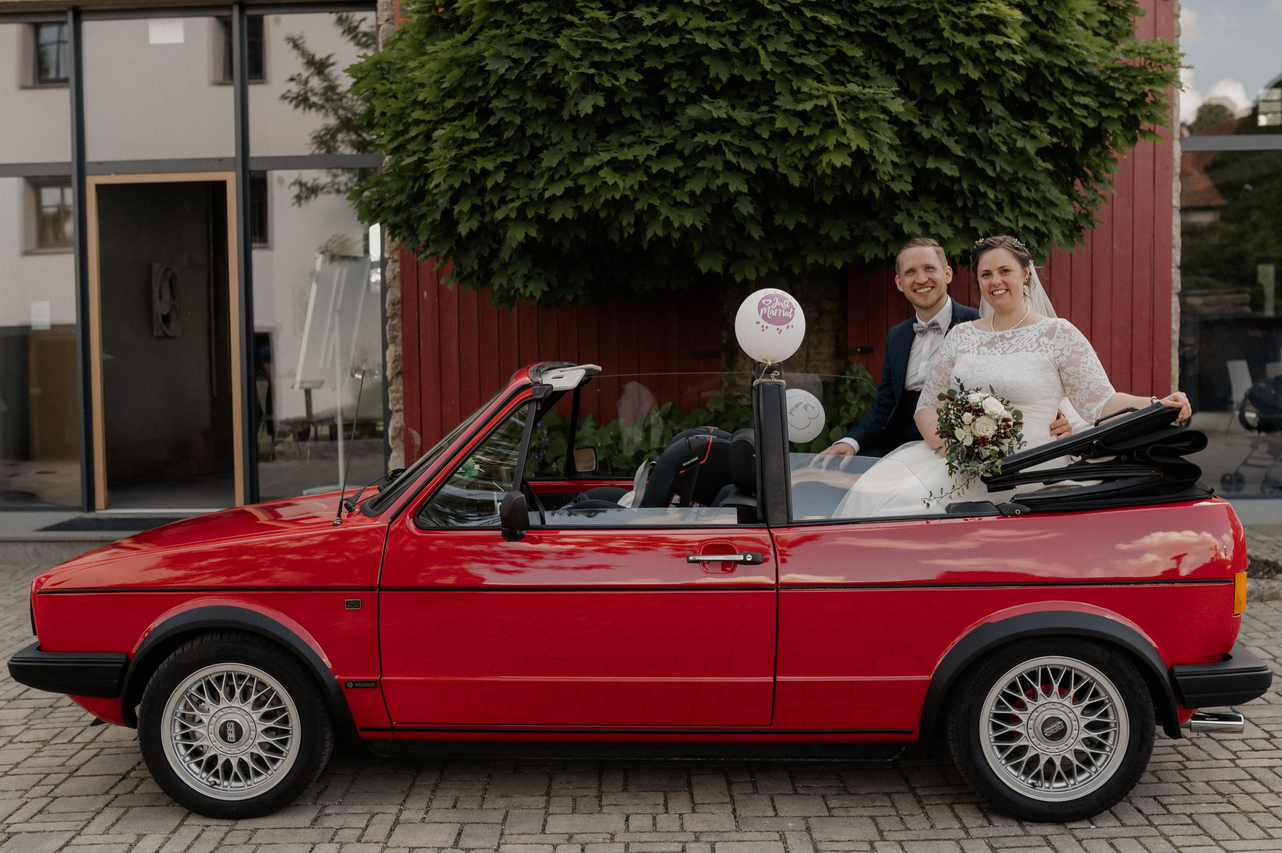 VON LIEBE GETRAGEN: JA-WORT UND TAUFE IN ANSBACH. Фотограф в Нюрнберге Ирина Менерт из Ансбаха