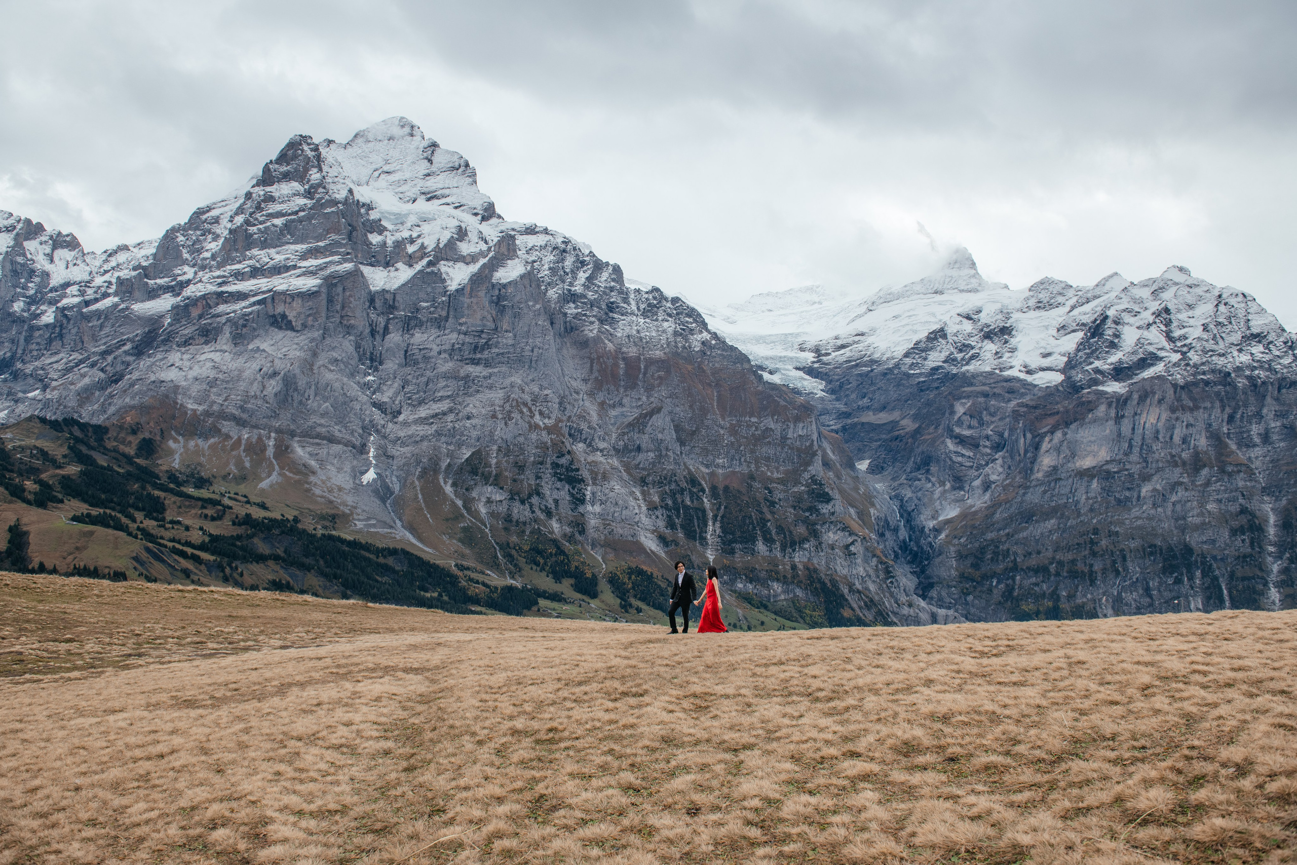 Kaiwen & Xiaoming Grindelwald, Switzerland. I am Elena Altendorfer. Wedding photographer in Zurich and Switzerland