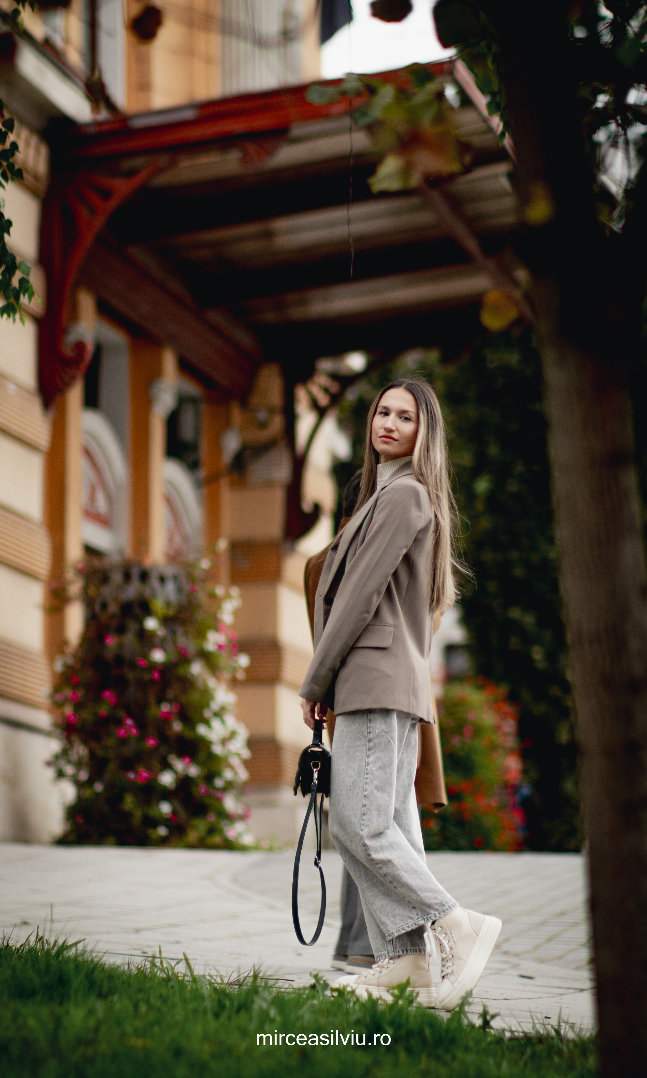 Madalina. Fotograf de portrete și evenimente din Cluj-Napoca. Ședințe foto individuale, nunți, botezuri și aniversări în Cluj și județul Cluj