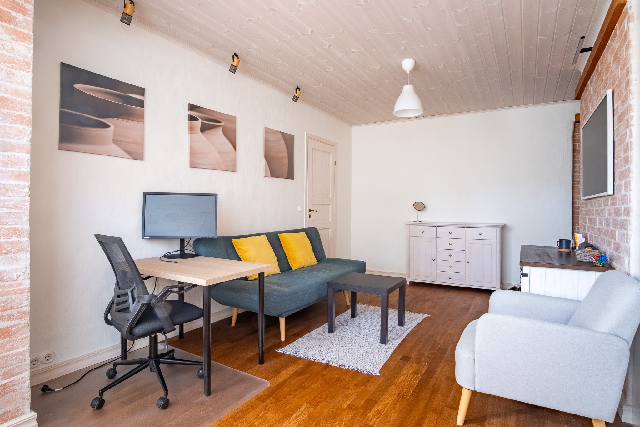 1-room apartment. LOHA VISUALS — AUTOMOTIVE PHOTOGRAPHY