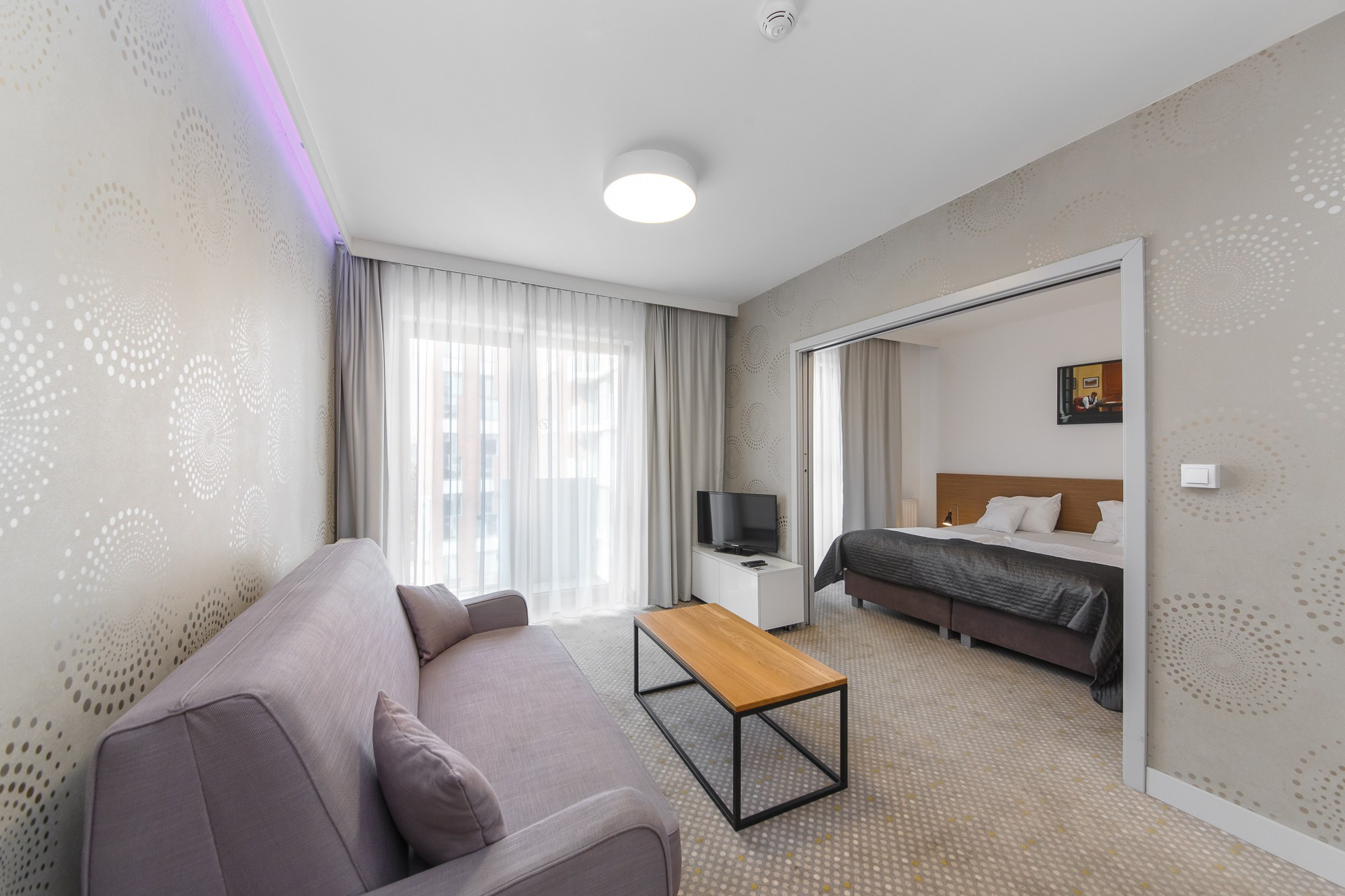 Fotografia nieruchomości, wnętrz, mieszkań, restauracji, biur i apartamentów. Wedding and portrait photographer in Poland Vitali Frozen