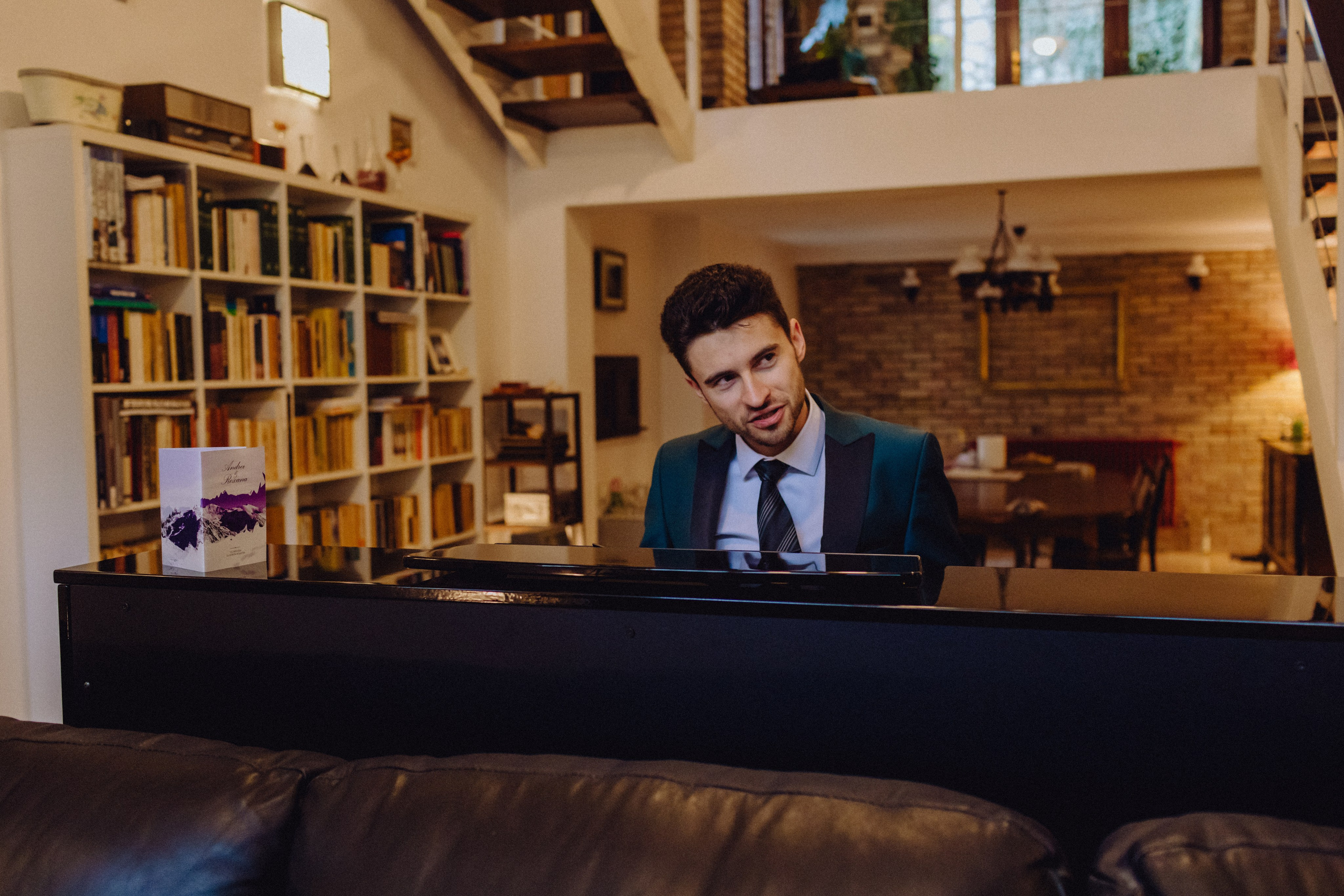 Andrei & Roxana. Wedding & couple photographer from Romania Rut Vetan