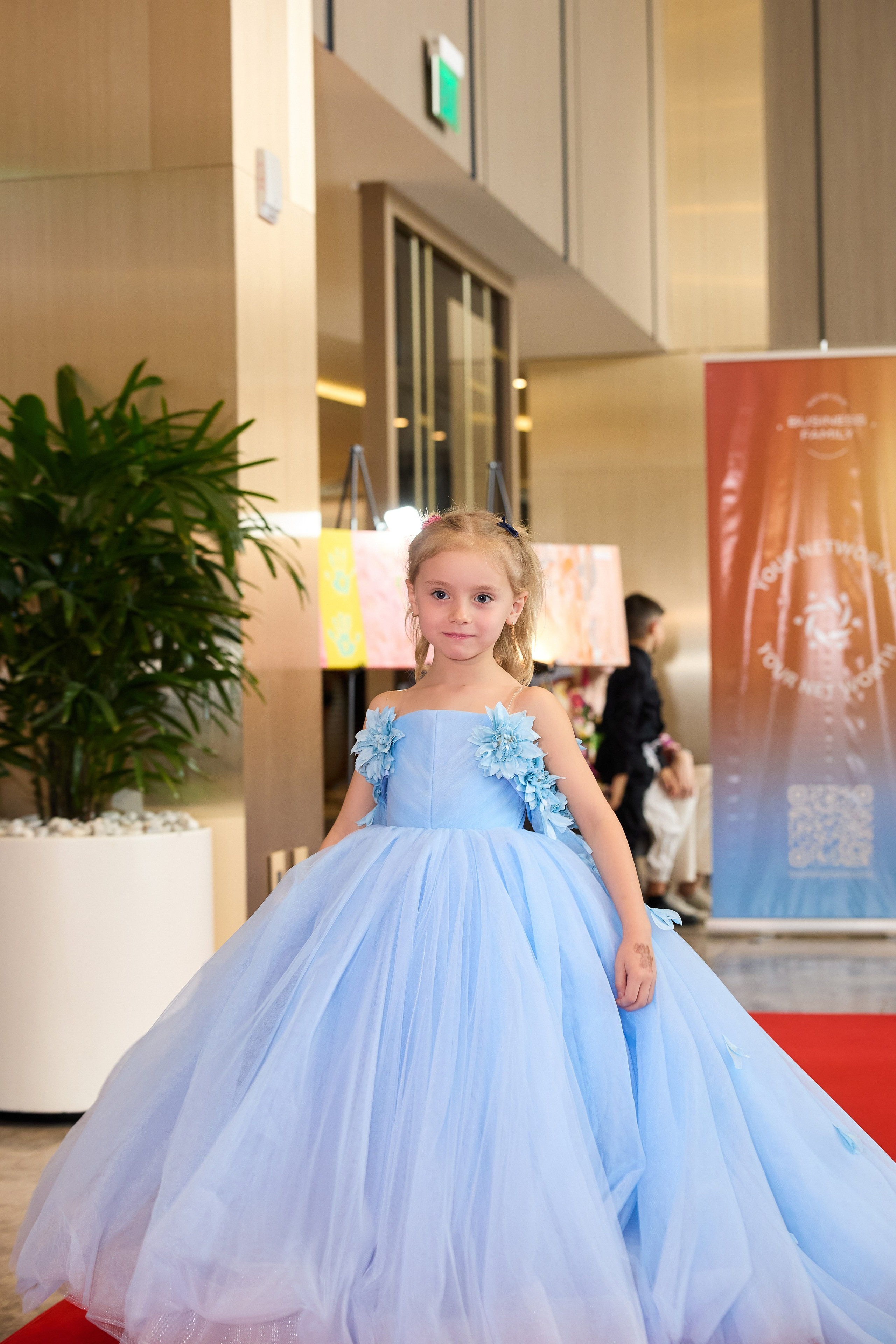 Авторская благотворительная художественная выставка Дианы Бортник. Фотограф Юлия Маковеева