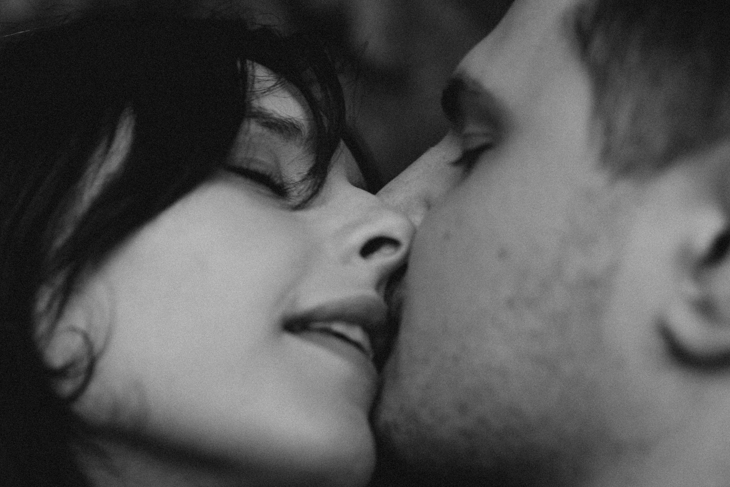 Couple holding hands and walking through a picturesque coastline in Portugal.