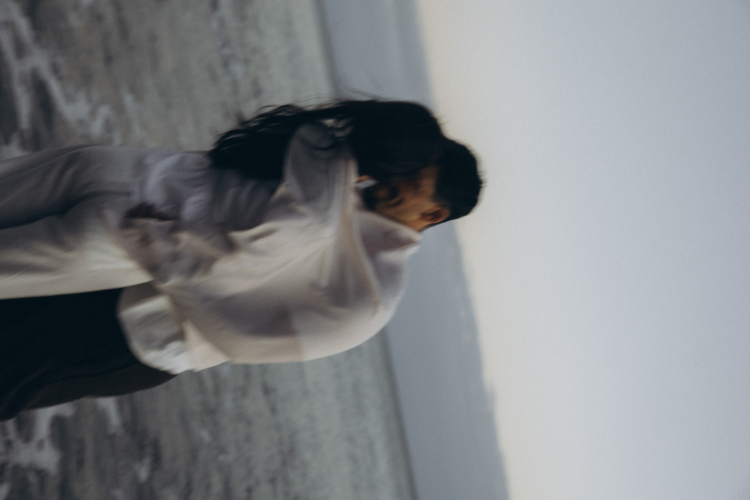 Professional photography by Tatiana Kondratenko, specializing in couple and pre-wedding sessions.Couple sharing a romantic moment during sunset on Madeira Island, with the ocean and cliffs in the background
