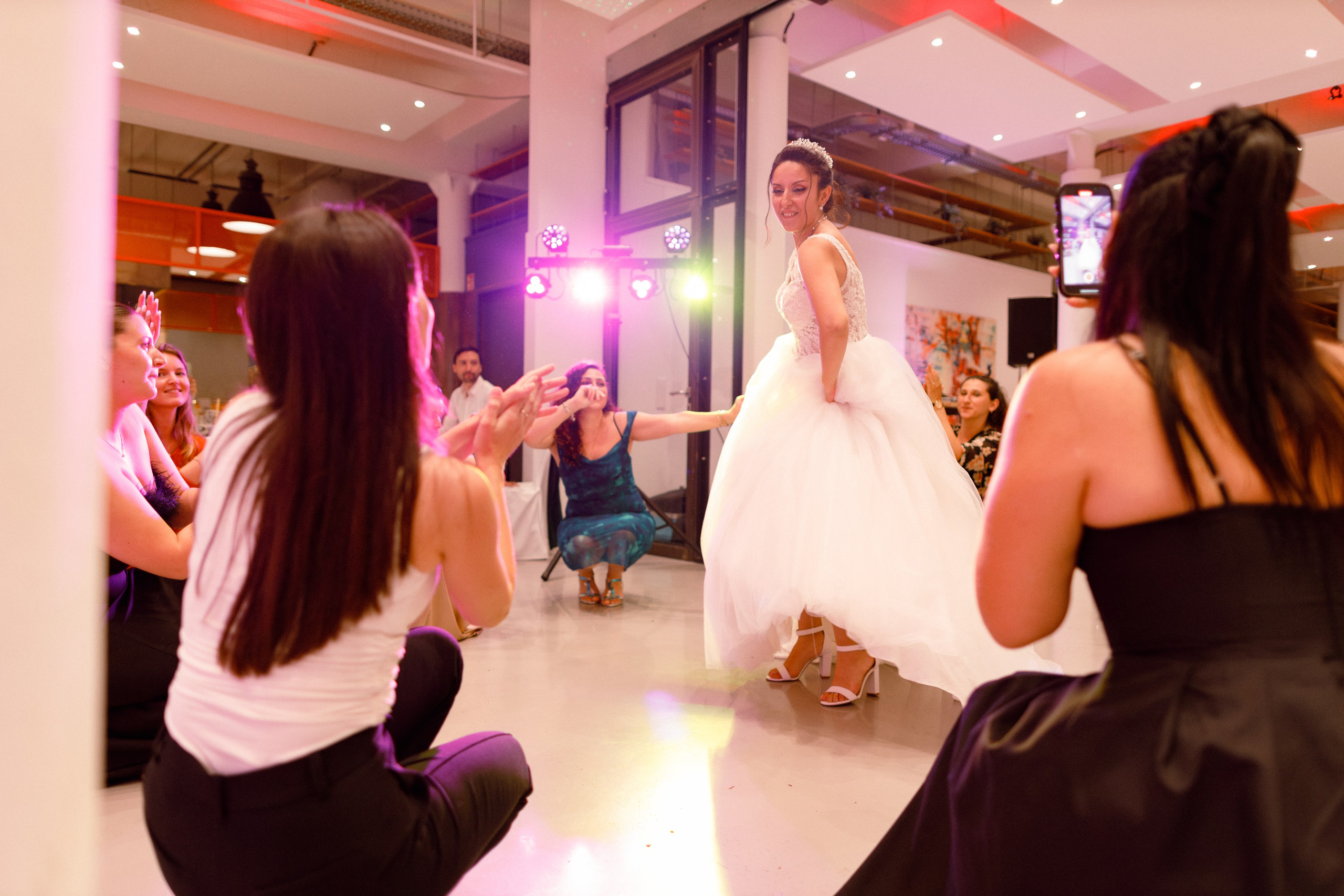 Hochzeitsfotografie in der Weißen Villa Elmshorn | Historischer Charme in Schleswig-Holstein. Hochzeitsfotograf und Hochzeitsvideograf aus Hamburg | Roka21Film