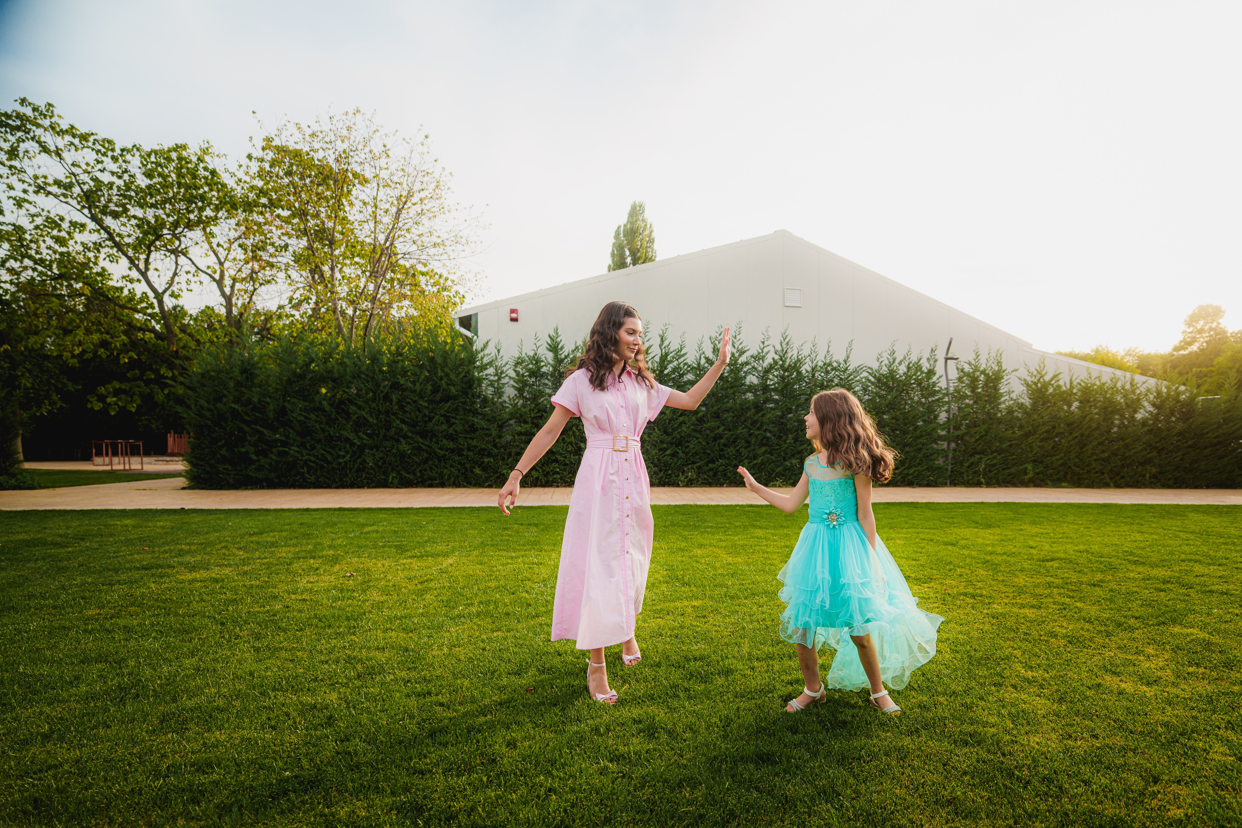 Ședința foto cu Ecaterina și Ilinca – portrete pline de zâmbete și emoție. Liviu Andrei - Fotograf