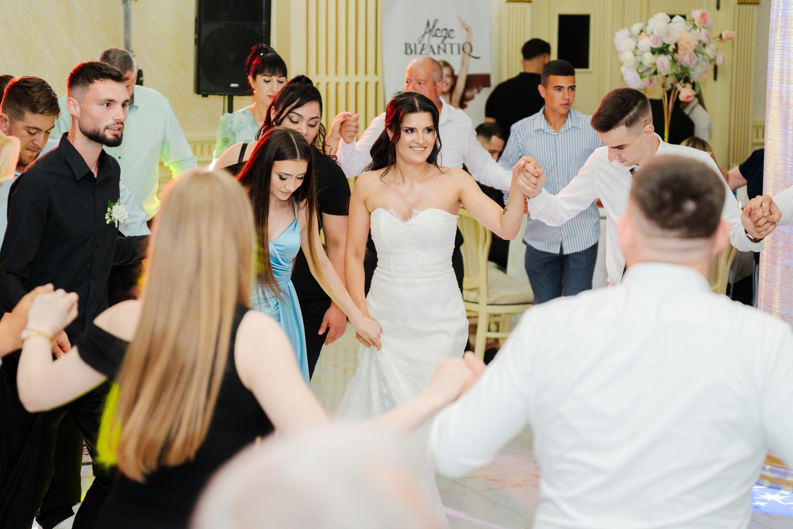 Catalina & Sebi. Ionut Cimpoes FOTOGRAF