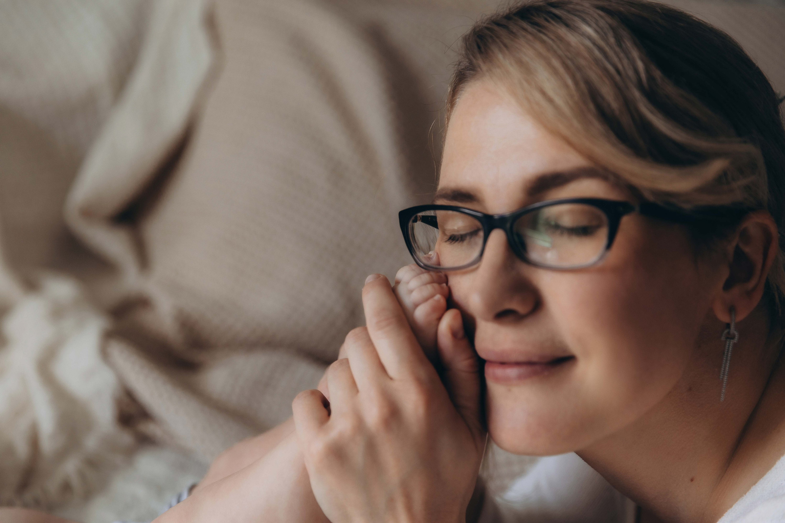 At-Home Baby Photoshoot — First Months of Life in a Cozy Home. Family and children’s photographer in Chicago