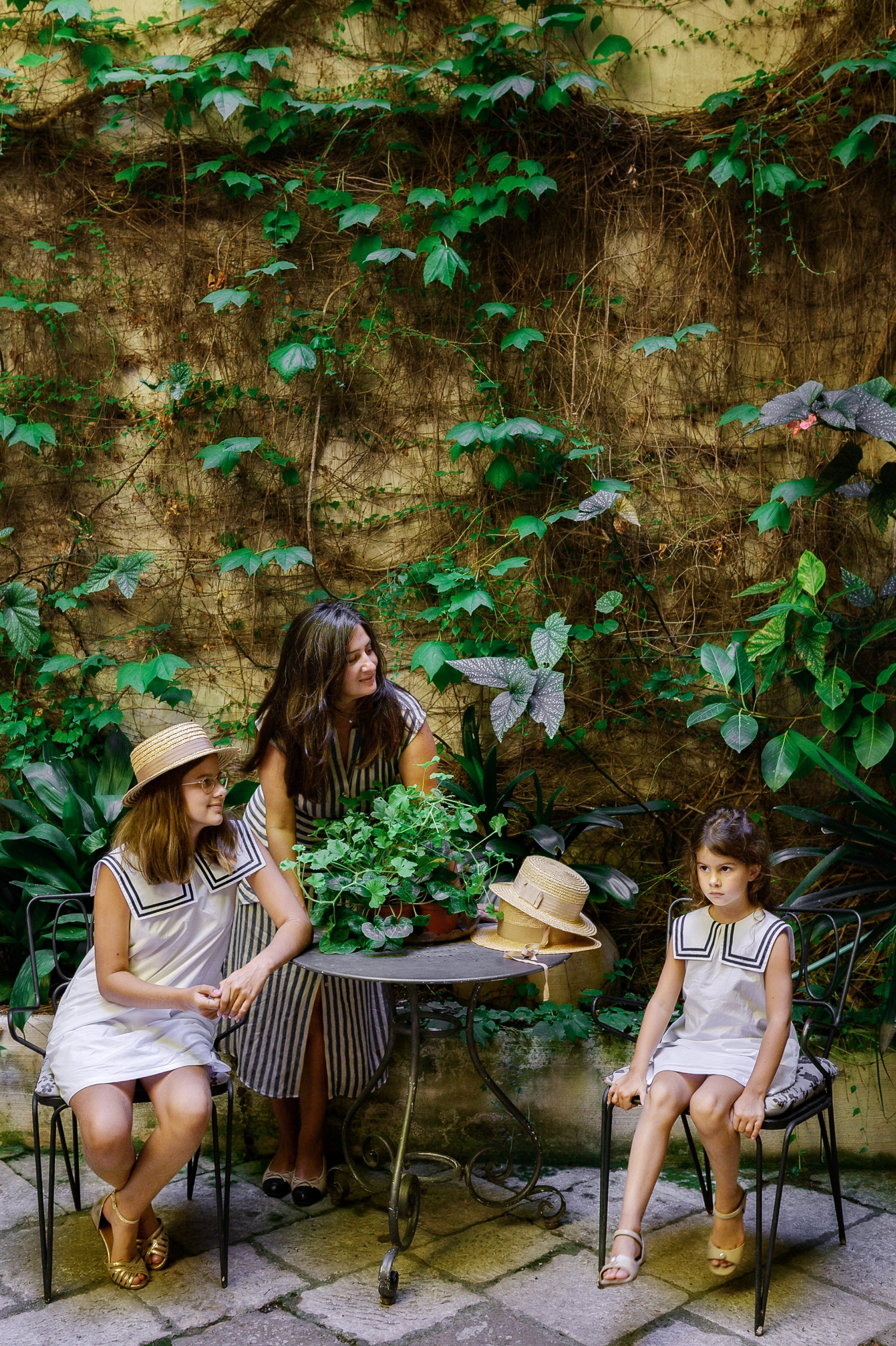 Mom and her Beautiful Daughters in Lecce. Vacation & Portrait Photographer in Puglia and Matera| Romantic Photo Walks in Italy