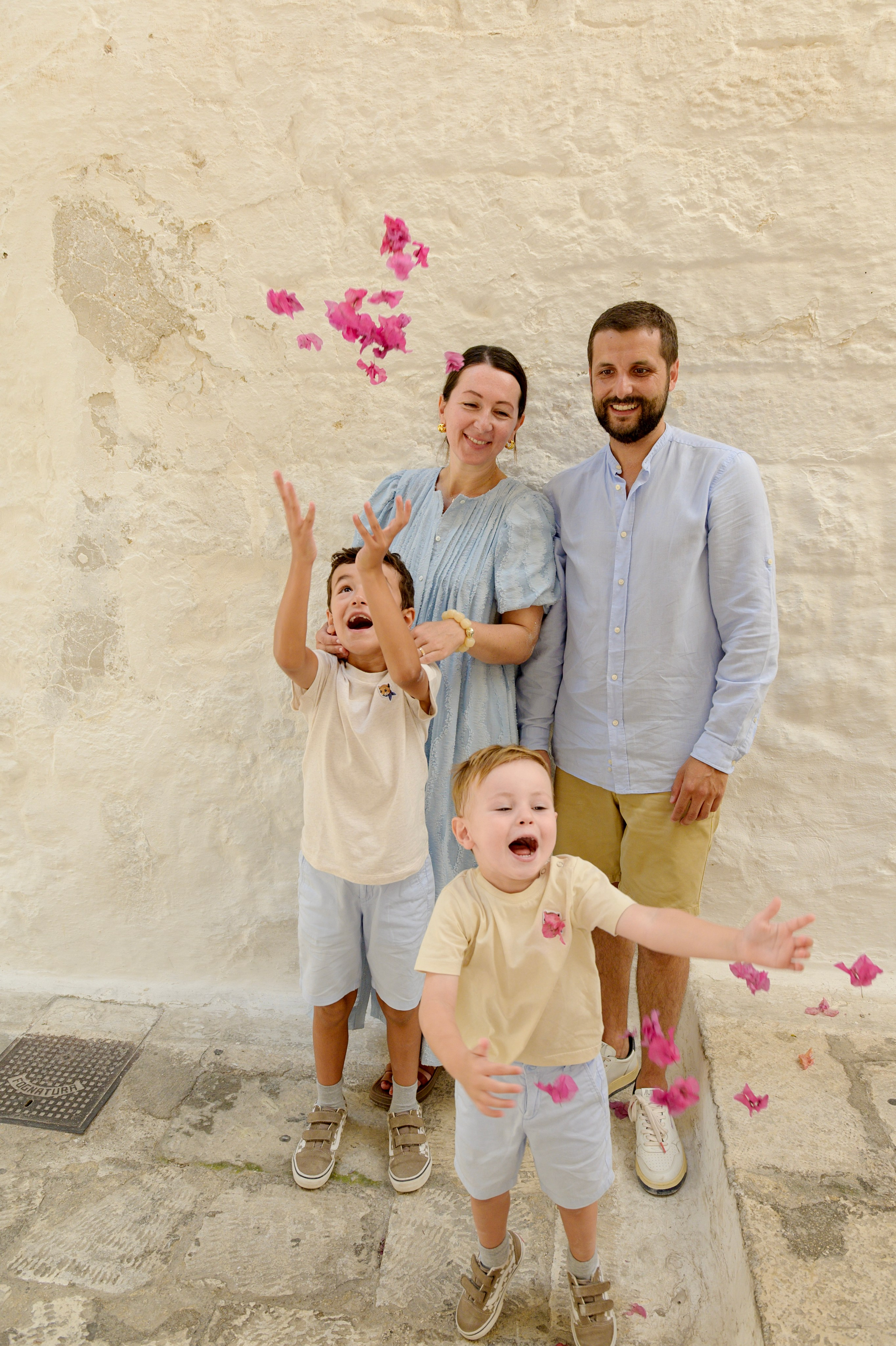 A Fun Walk in Ostuni with Gaёlle and Robbie. Fotografa in Puglia e Roma — Servizi fotografici romantici in Italia