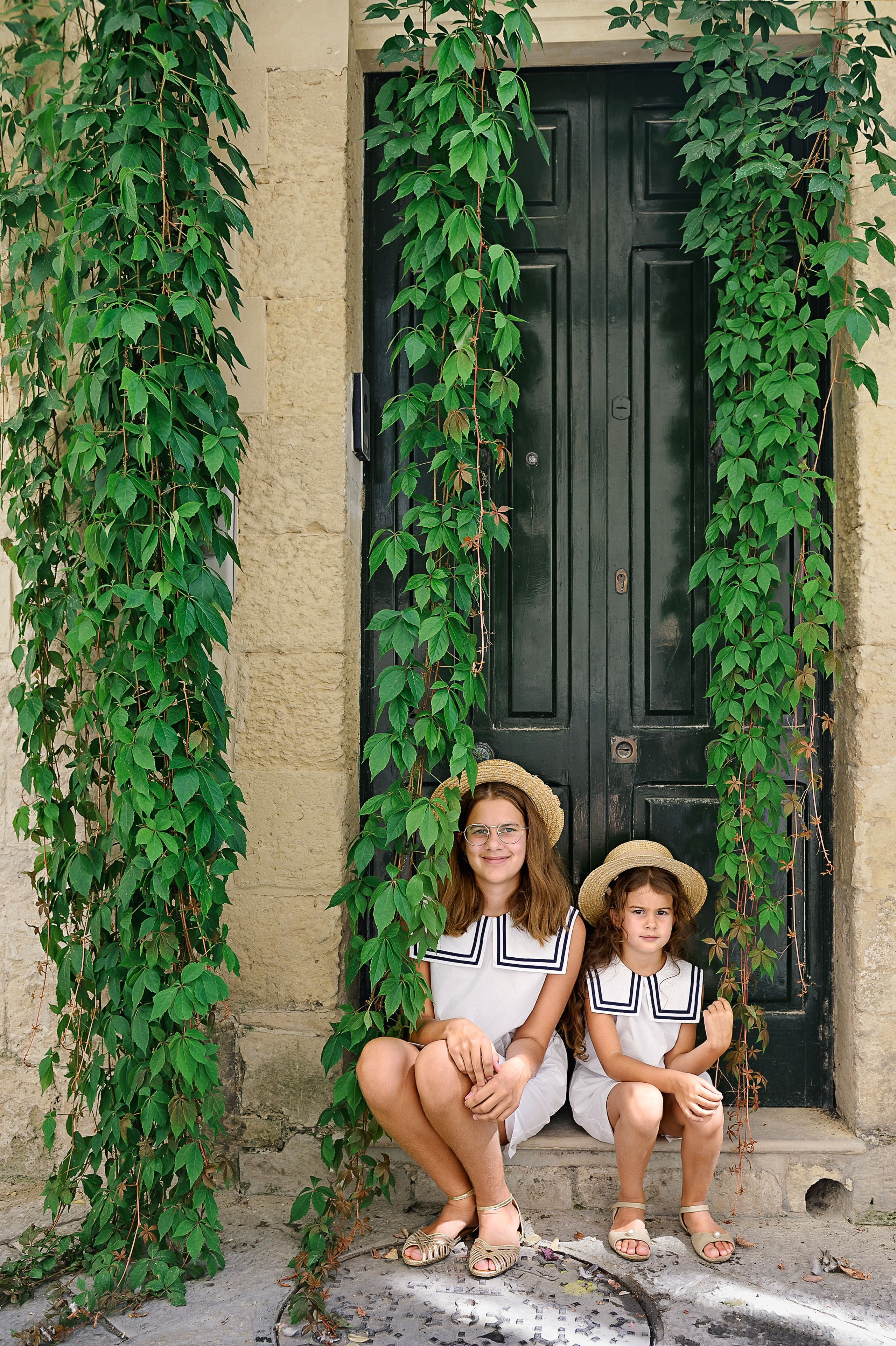 Mom and her Beautiful Daughters in Lecce. Vacation & Portrait Photographer in Puglia and Matera| Romantic Photo Walks in Italy