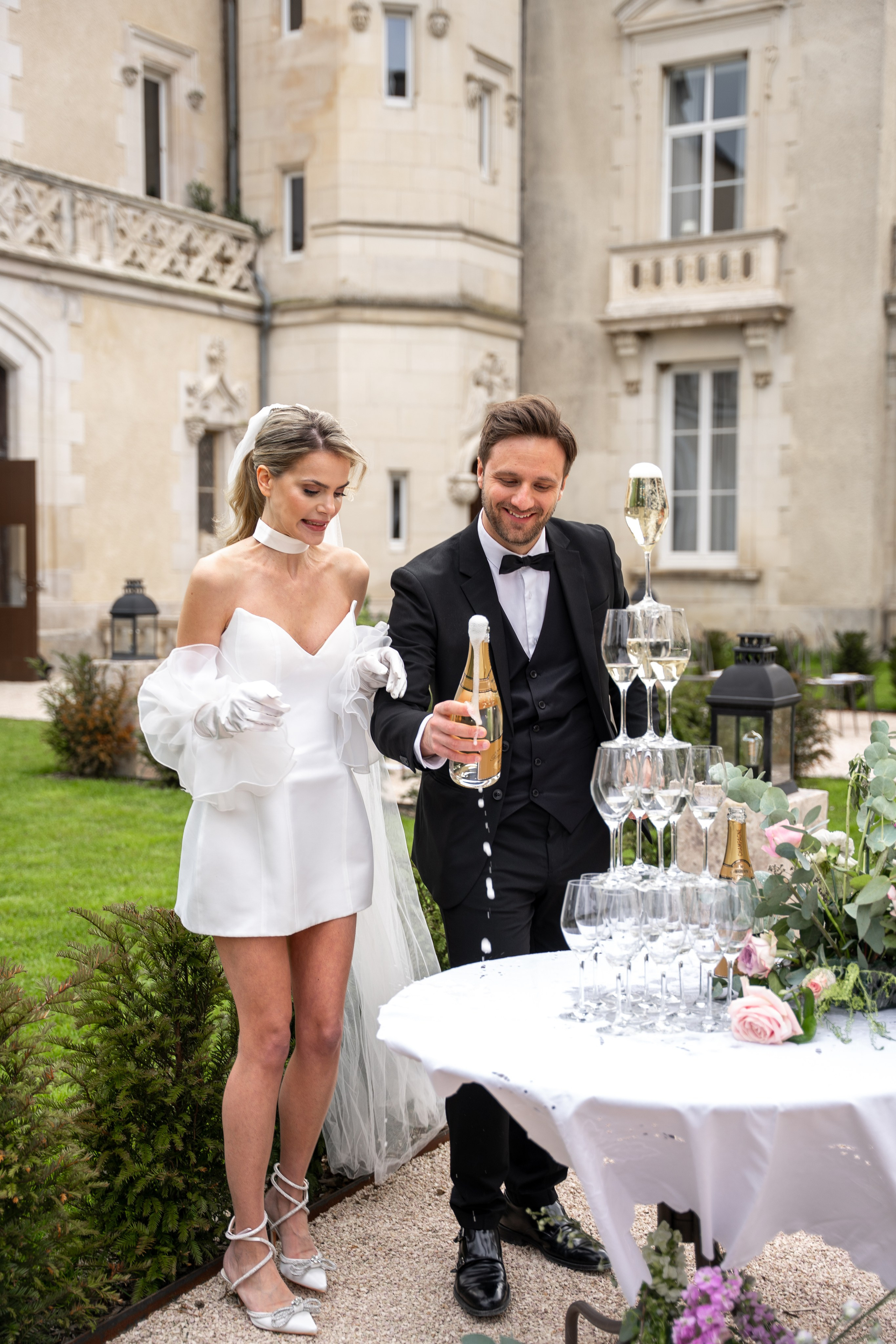 Chateau elopement inspiration. Wedding photographer in Paris Oksana Shum