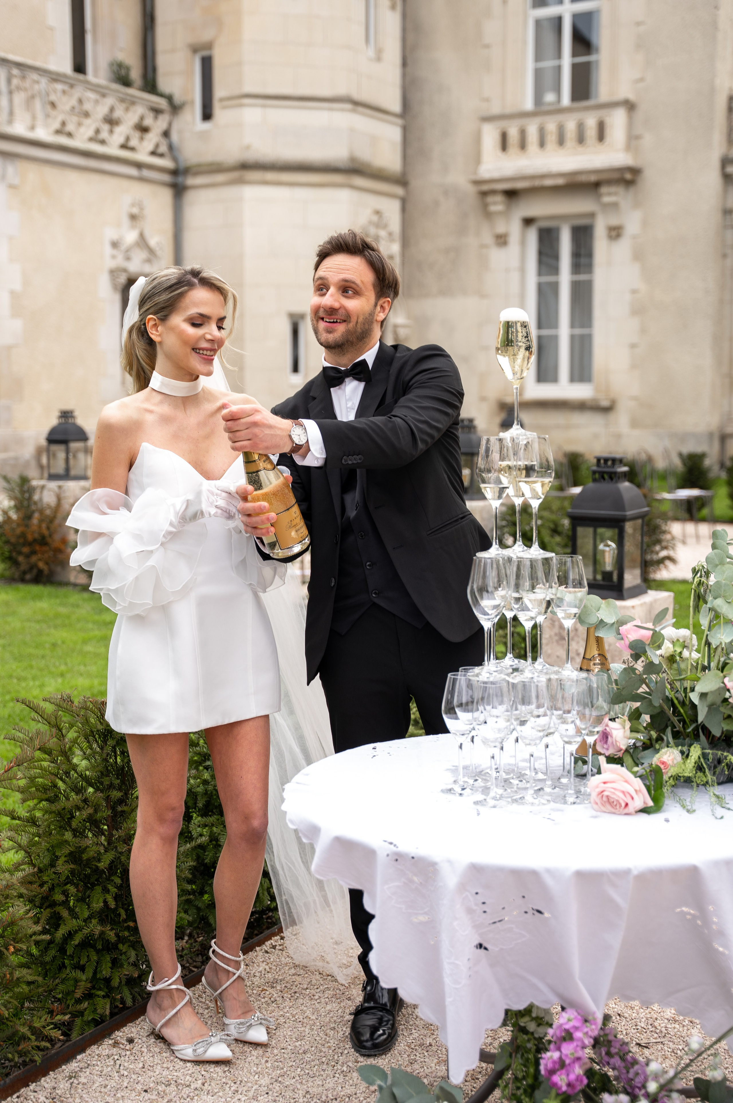 Chateau elopement inspiration. Wedding photographer in Paris Oksana Shum