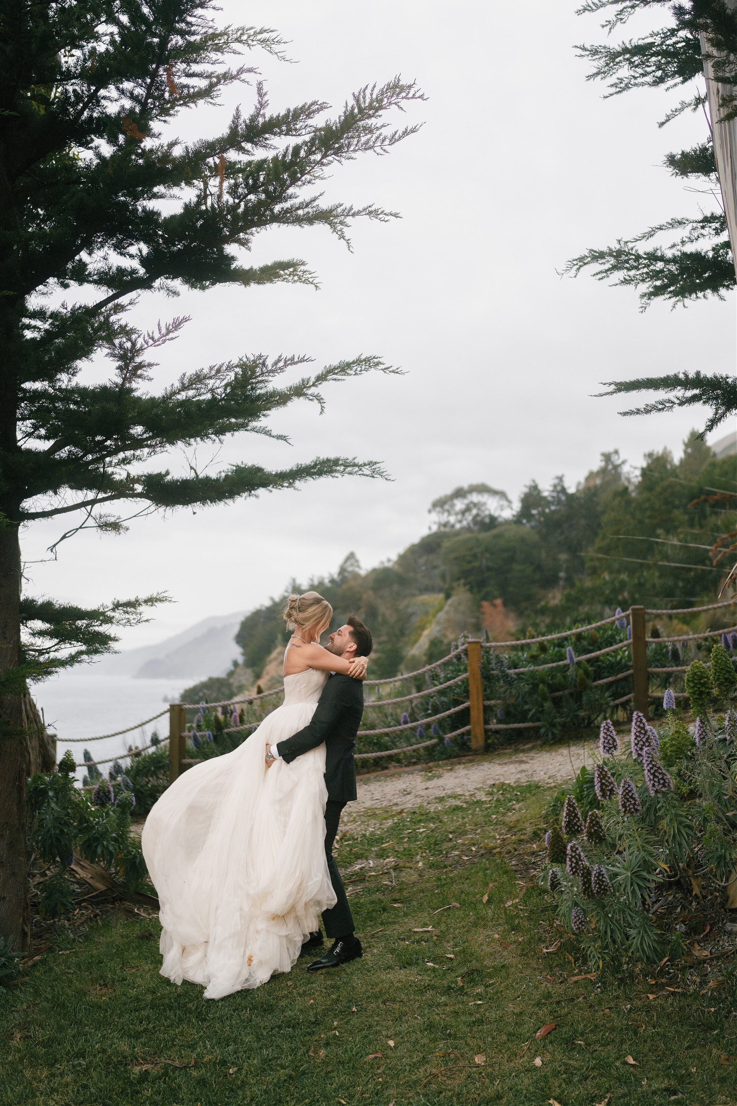 Wedding photographer Big Sur. Wedding Photography & Videography Team in California, Los Angeles, San Francisco, San Diego and Travel