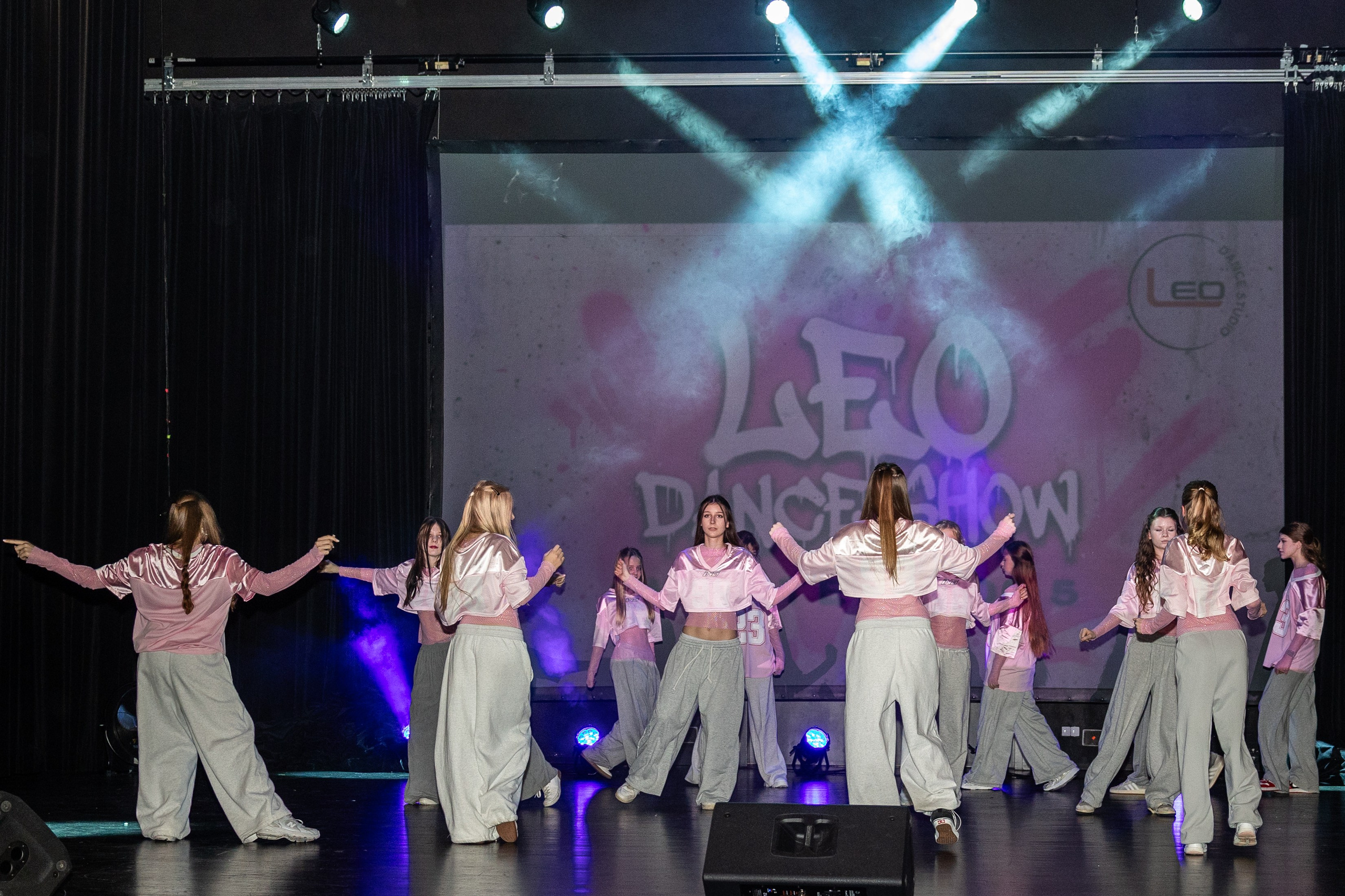 LEO DANCE SHOW WINTER 2025. Семейный и детский фотограф в Варшаве Мила Бобровская